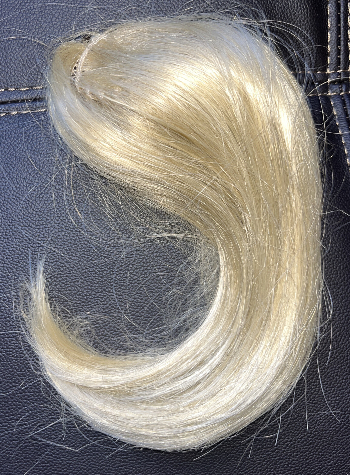 4 PIECE BLOND HAIR ACCESSORIES SCRUNCHIES PONYTAIL BRAID BUNS EXTENTION CLIP