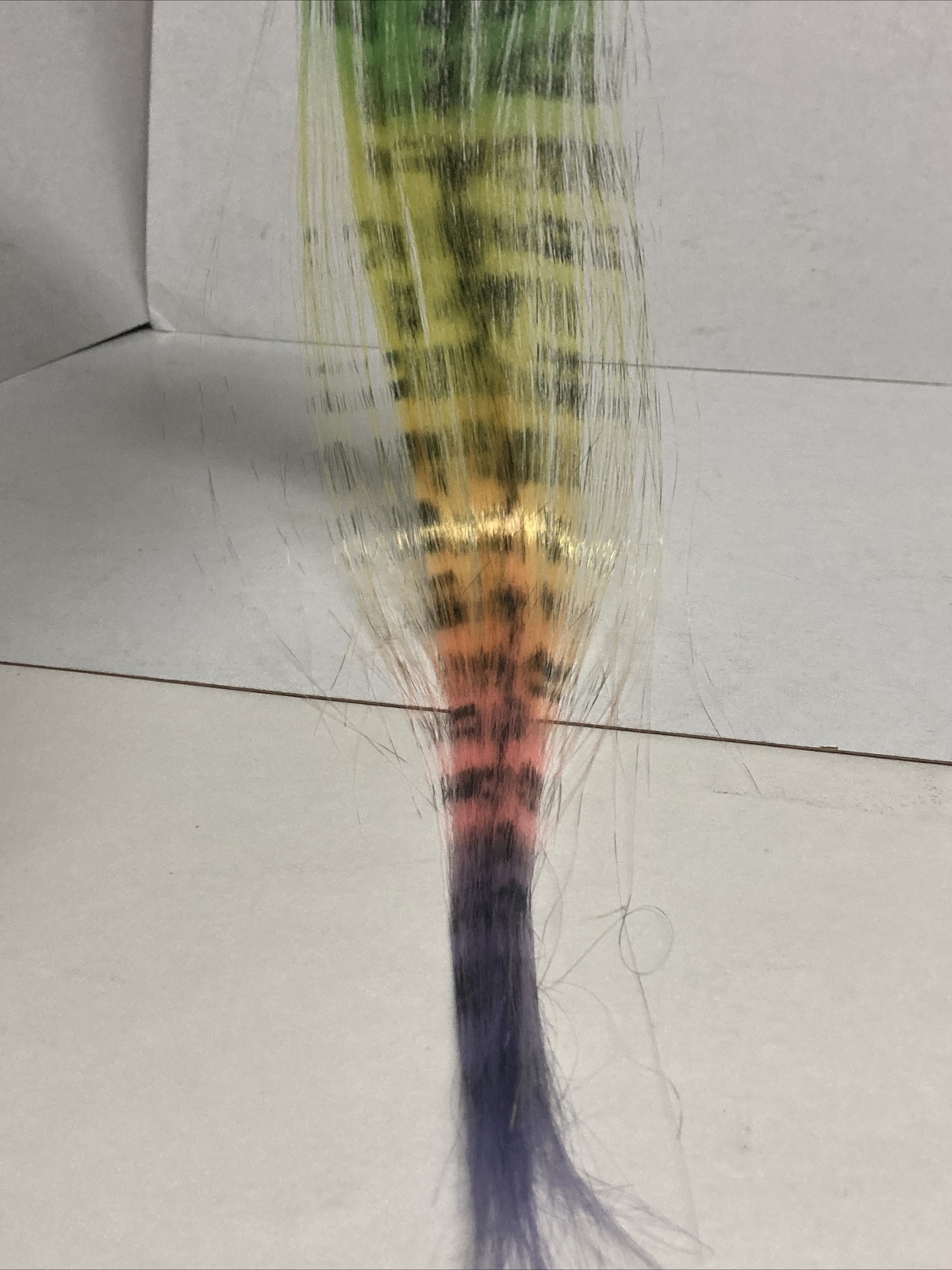1 PIC HIGH LIGHT CLIP IN FAUX SYNTHETIC FEATHERS 16″ HAIR EXTENSION MIXED COLOR.