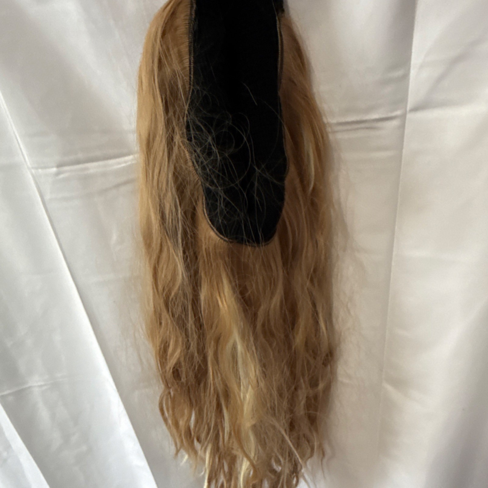 GIVE ME EDOKKIS Blond Wavy Wig with Black Cap Adult Synthetic Hairpiece