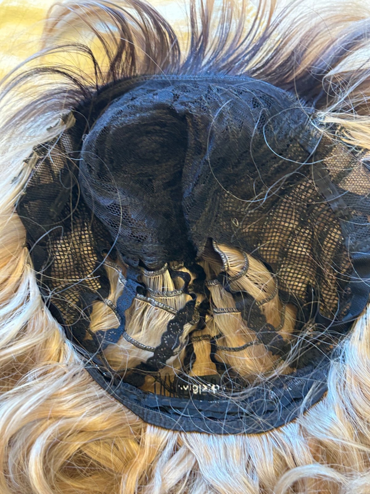 Agatha Wig By Outre Wigpop 12″ DR4 Summer Blonde Pre-owned