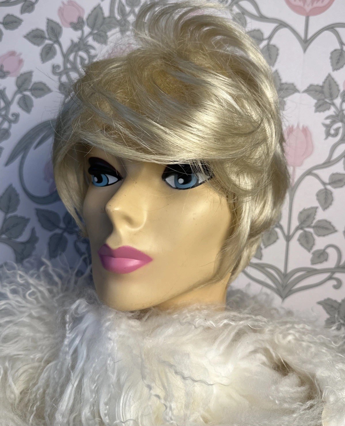 Vintage Aspen Wig Platinum Blonde Short Shag Hair Synthetic