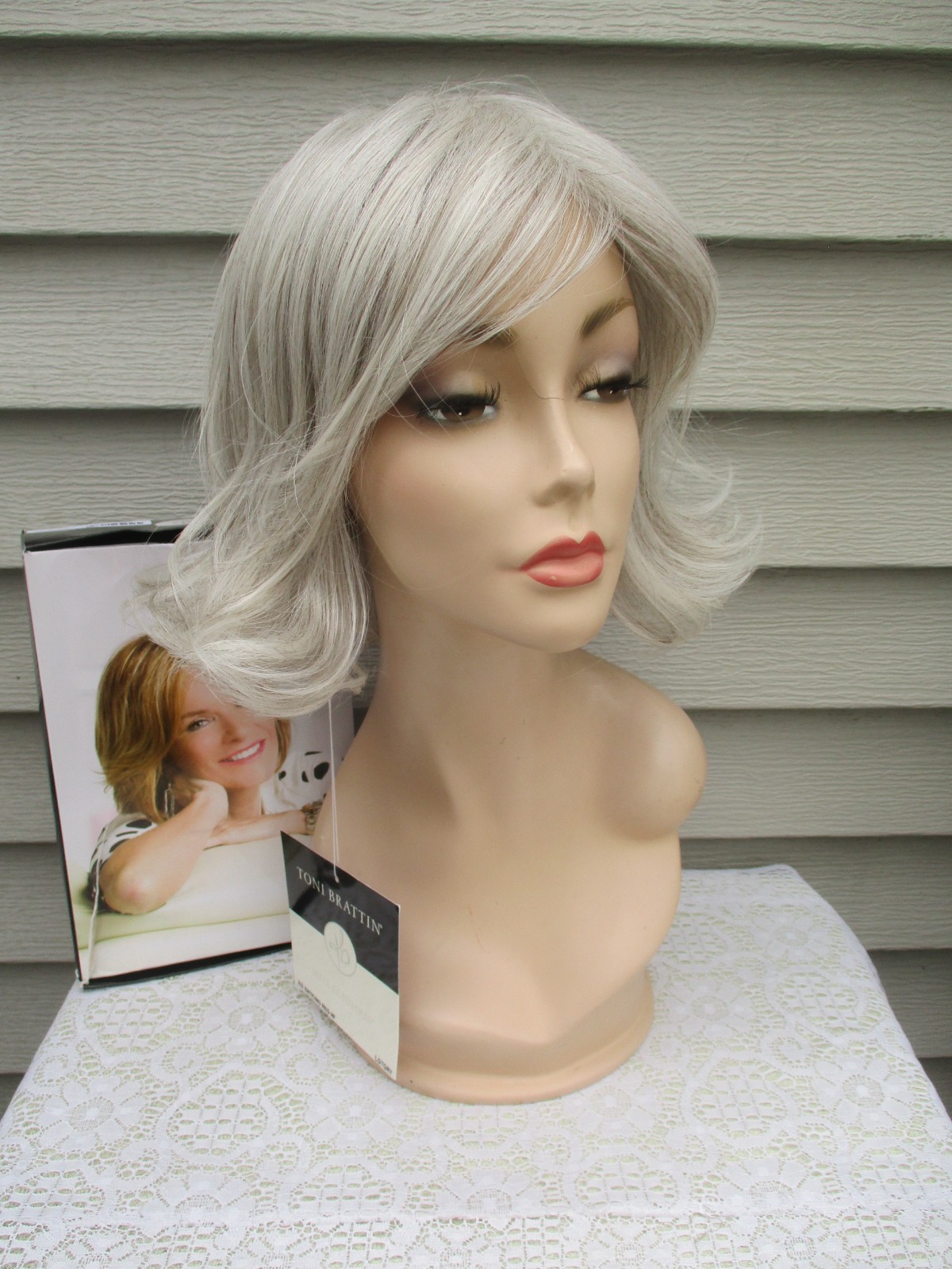 Toni Brattin Wig ENTICING Size Reg AVERAGE Color LIGHT GRAY Heat Friendly