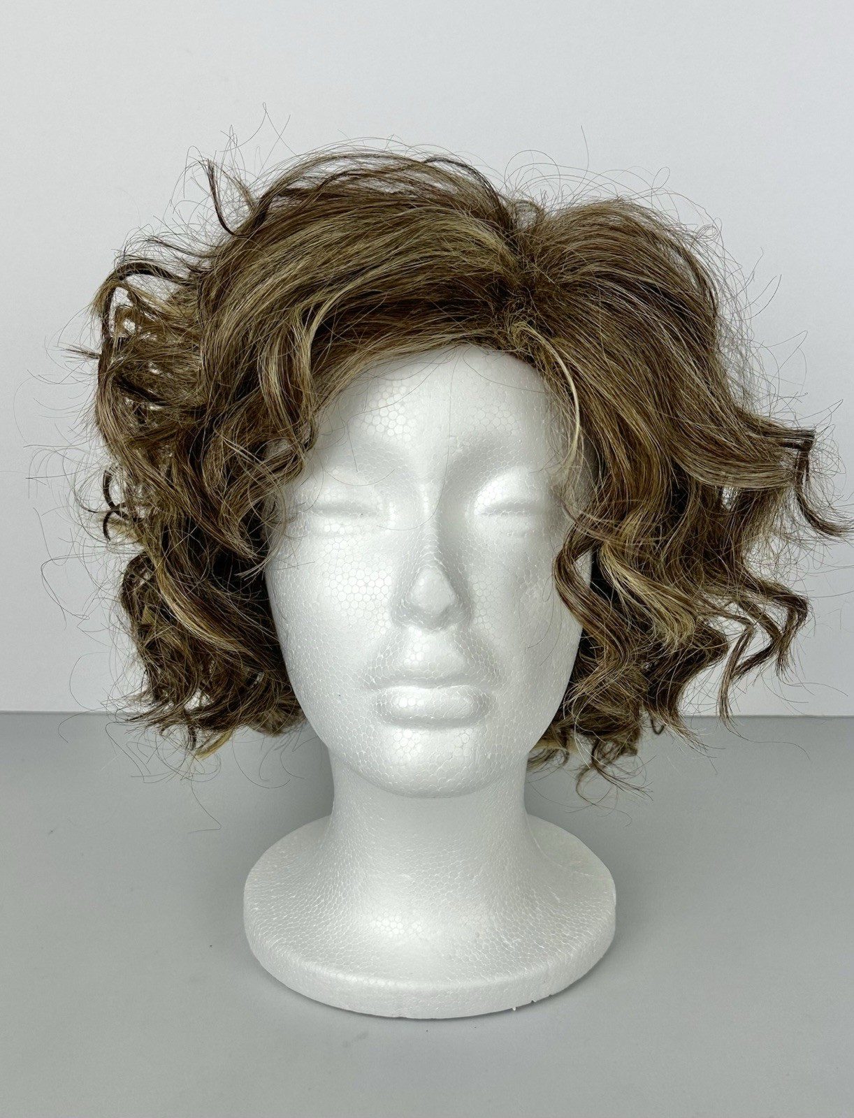 Hairdo Hairuwear Short Curly Bob Wig R11S+ Glazed Mocha Medium Brown Highlights