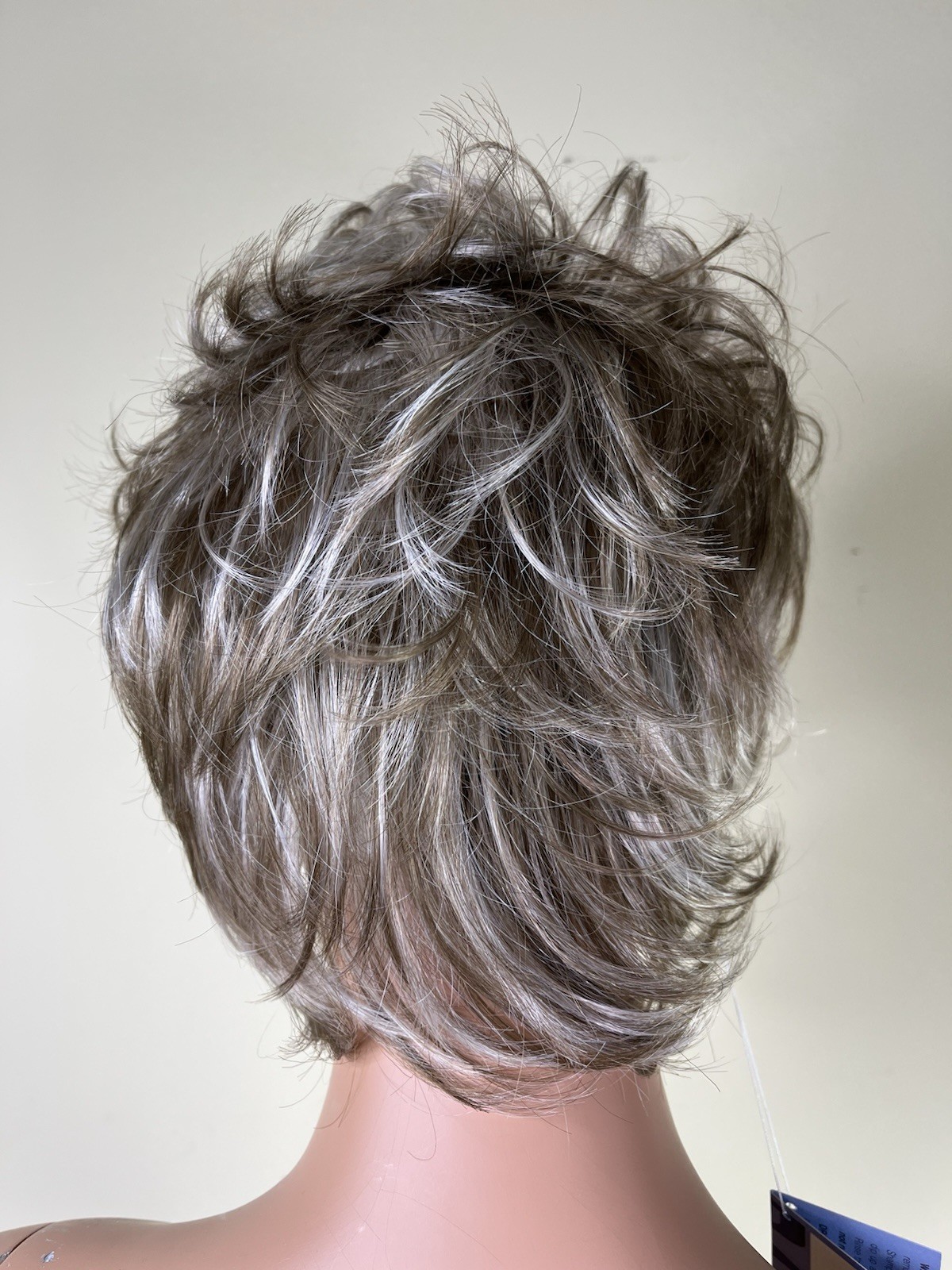Vintage TWC Basics Synthetic “Stella” Wig NWT Size Average 17/101 Platinum Frost