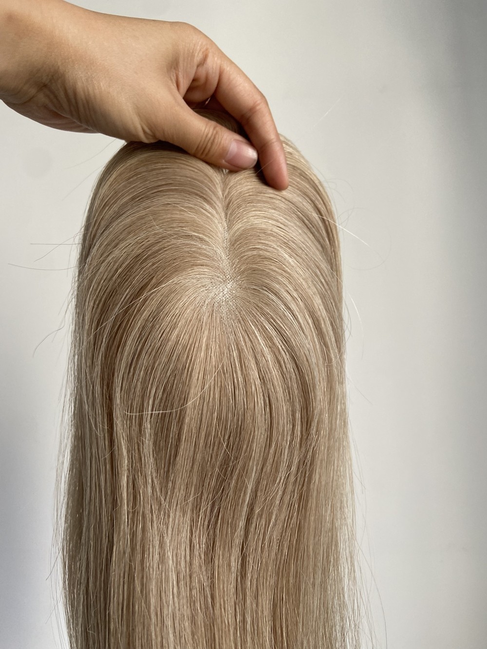 100% HUMAN HAIR MONO TOPPER HONNEY BLONDE W/HIGHLIGHTS 14″ LONG FREE PARTING