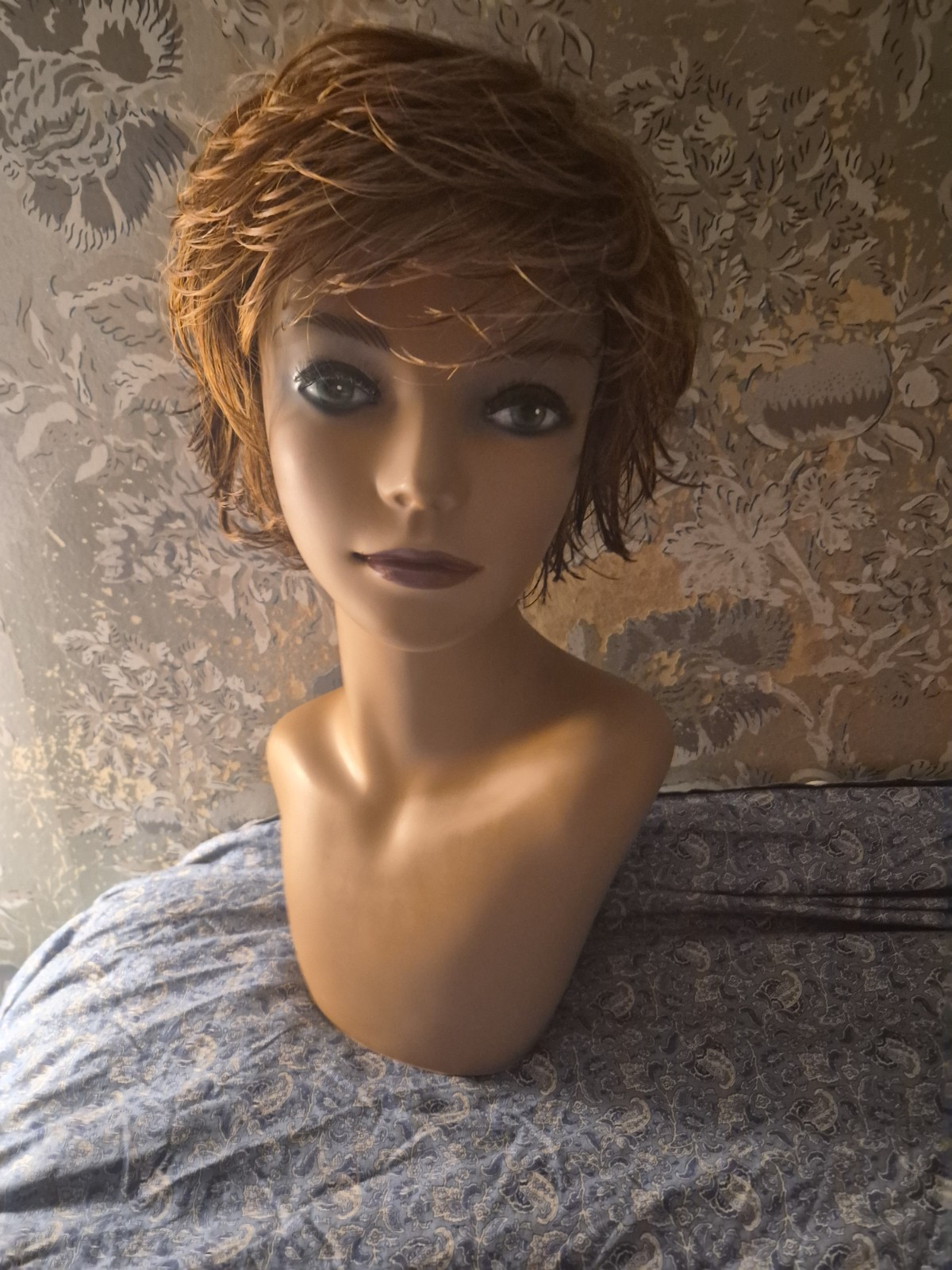 Raquel Welch Layered Short Synthetic Wig Classic Cap Large Adjustable Free-Part