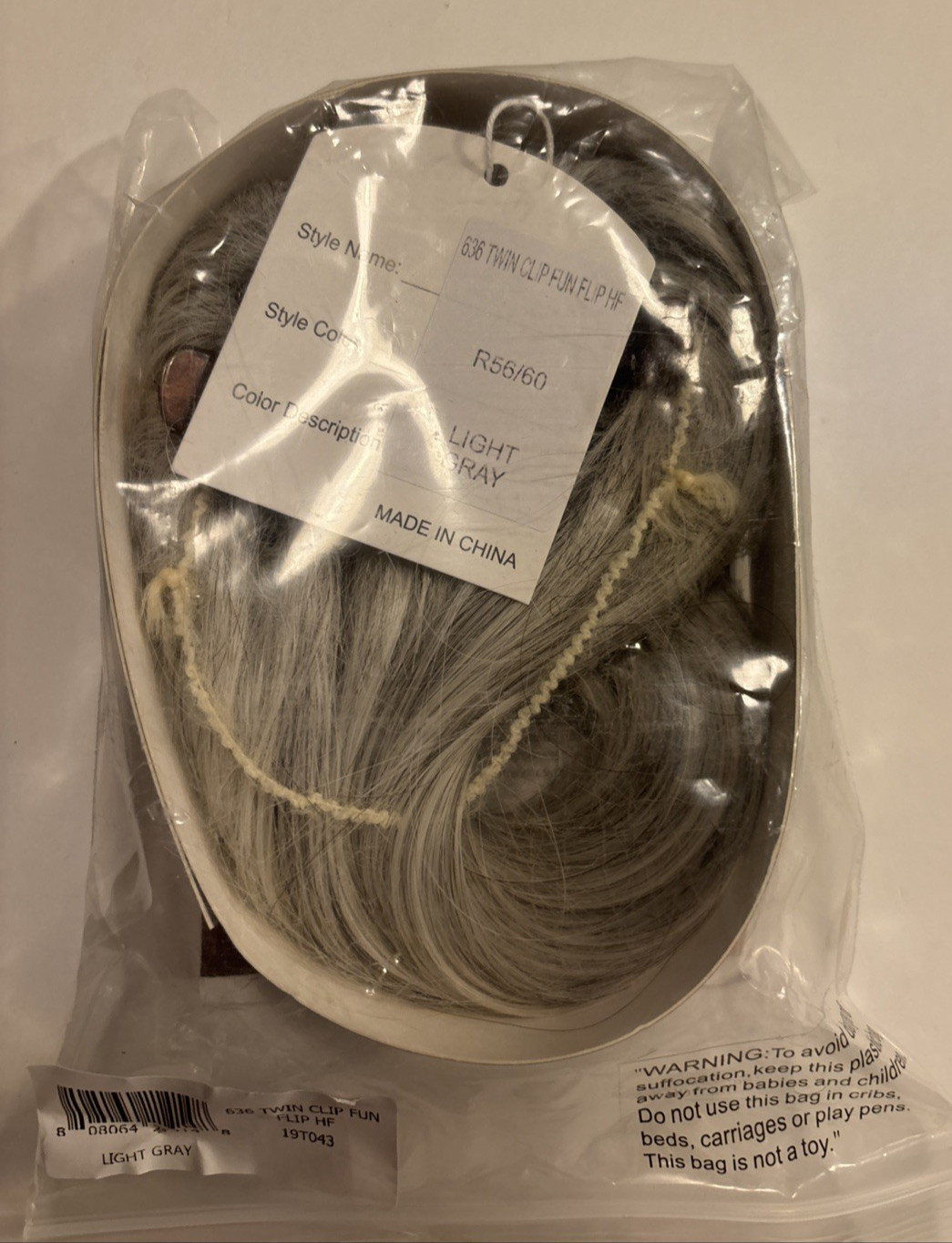 Toni Brattin Hair Fabulous 636 Twin Clip Fun Flip Light Gray 19T043