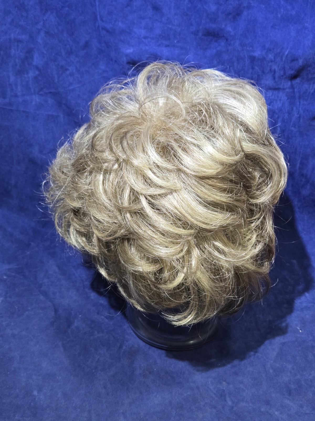 The Wig Company Tiffany Wig 18/22 Ash Blonde Frost Short Curly Voluminous TWC
