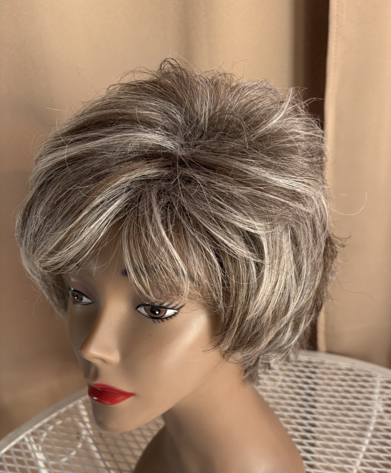 Cute Synthetic Wig From TWC Statements Ash Brown Blonde Hilites Sz Average Z-19