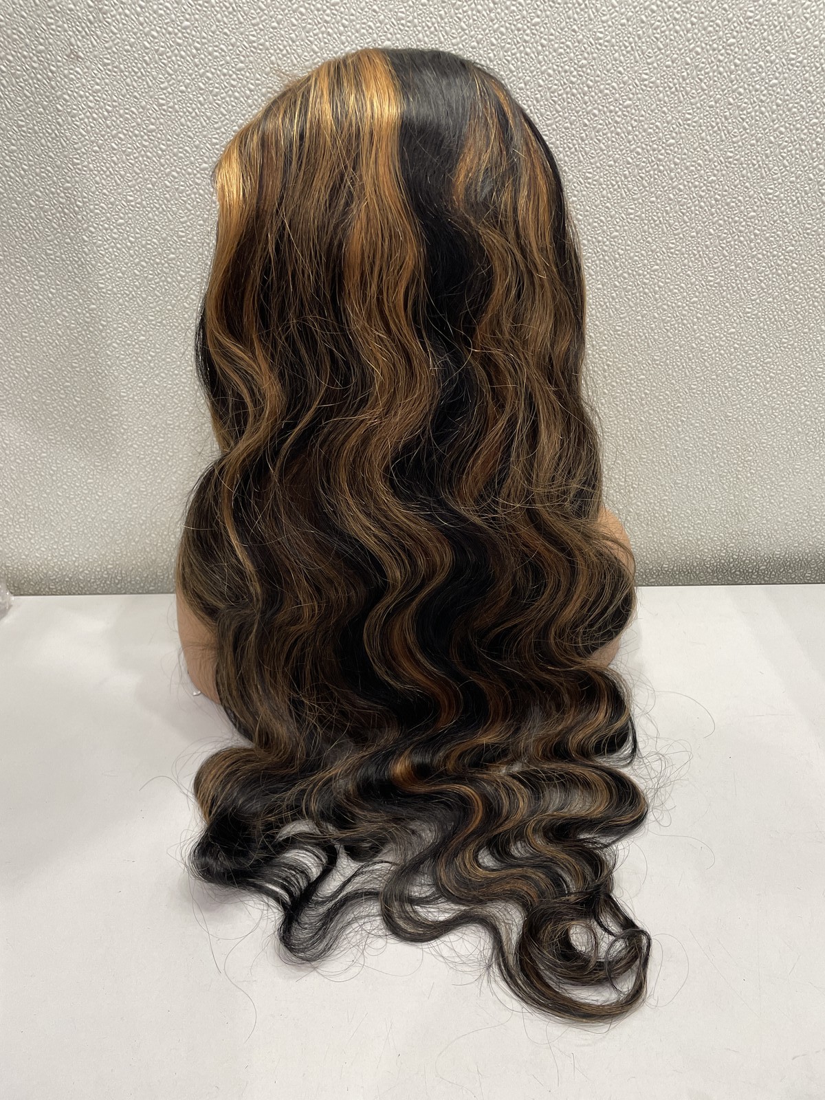Soeyrkke 1B/27 Body Wave Human Hair Blend HD Transparent Lace Front Wig, 32″