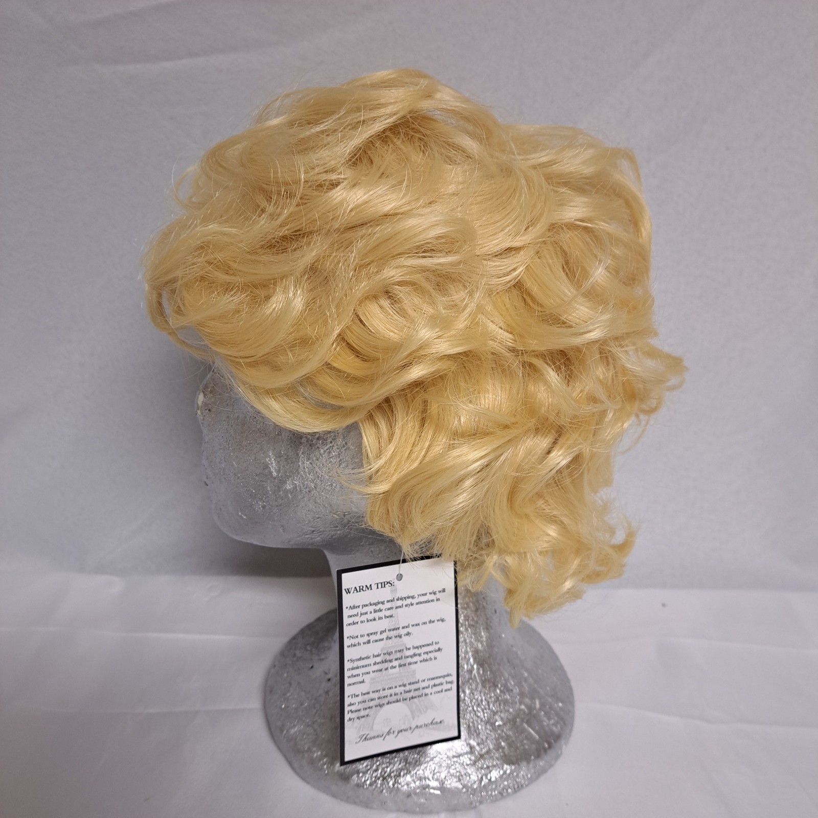 Blonde Wig Short Wavy Tossled Synthentic w/ cap Beweig Strawberry NWT