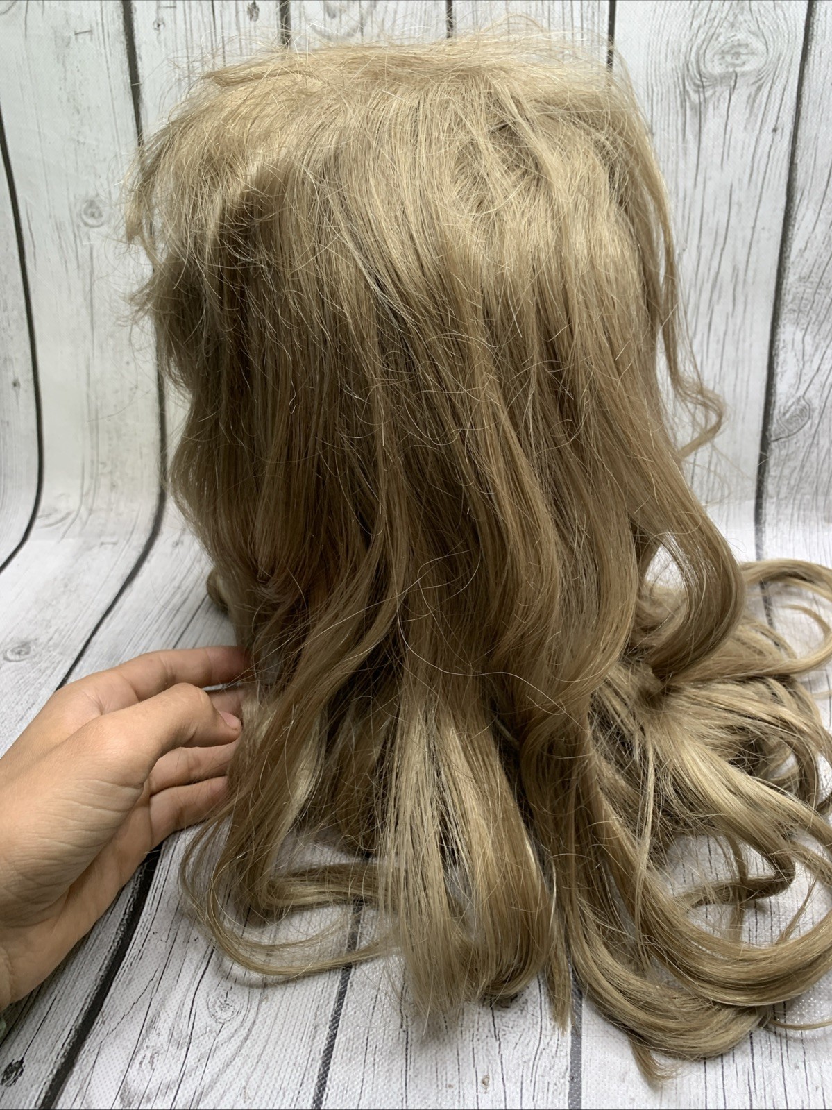 Elura Wig Blonde Short Hair 100% Modacrylic Wavy
