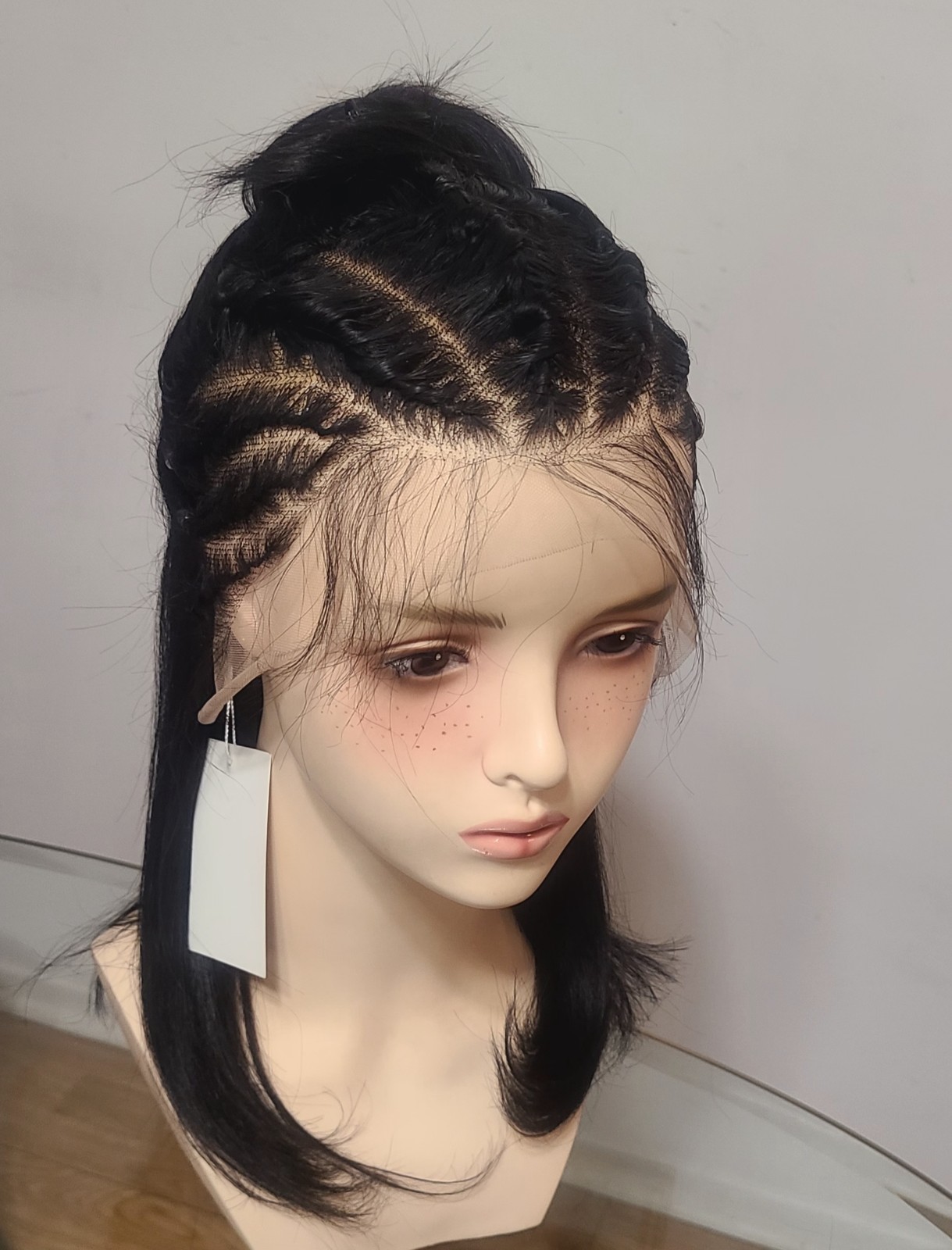 16″Twist front Wig with 100% Human Hair Black.It can also be untwist style.