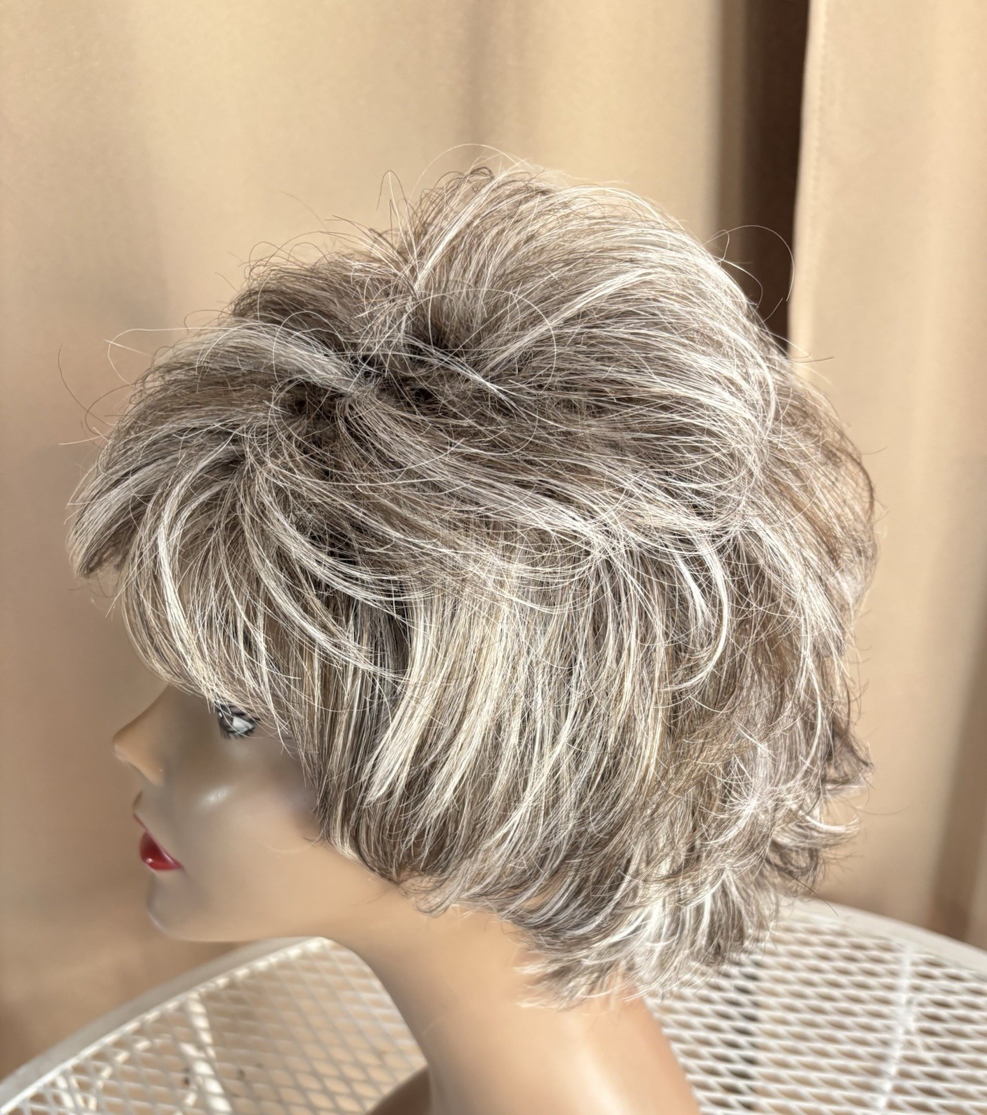 Cute Synthetic Wig From TWC Statements Ash Brown Blonde Hilites Sz Average Z-19