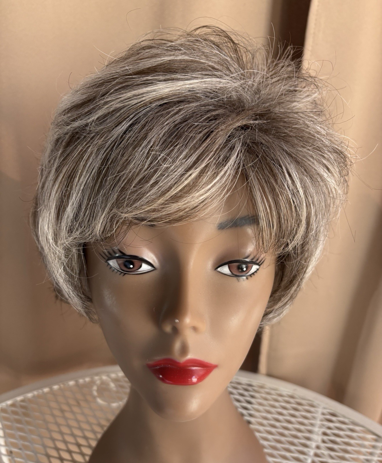 Cute Synthetic Wig From TWC Statements Ash Brown Blonde Hilites Sz Average Z-19