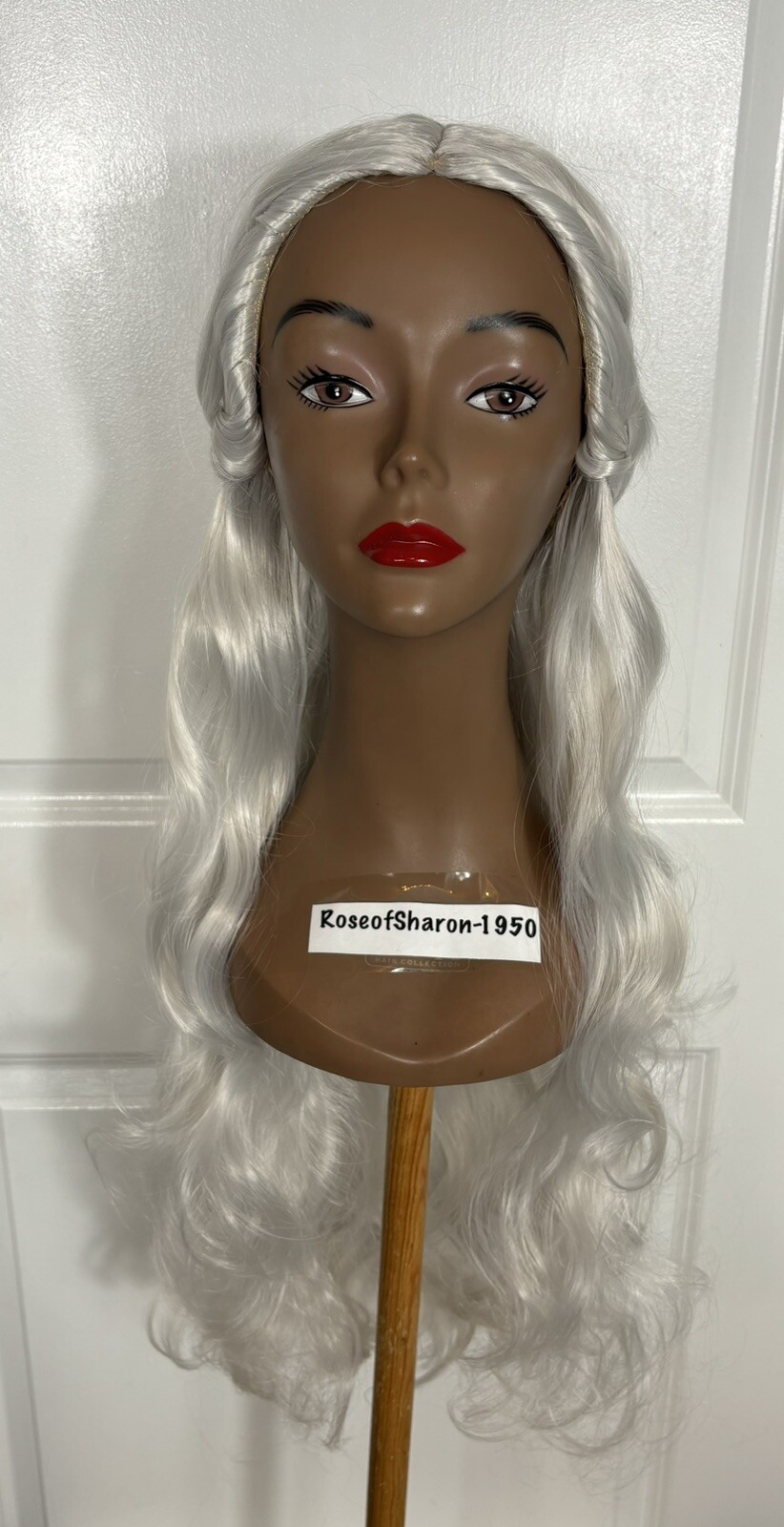 NEW Beautiful Wavy 21” Long Wig White Platinum Braids Size Large/Average New D-2