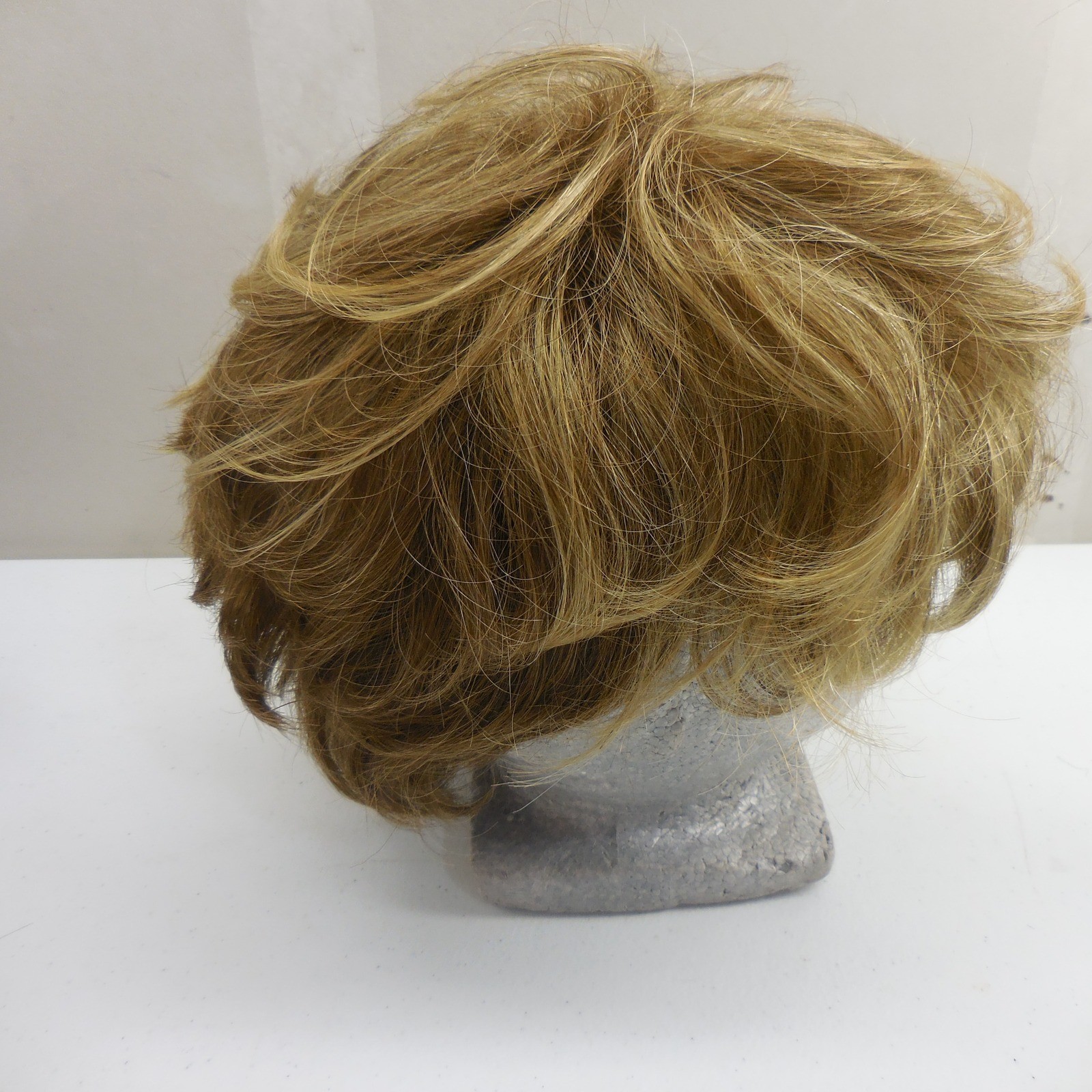Tony of Beverly Short Layered Blonde Synthetic Wig Modacrylic Fiber Japan