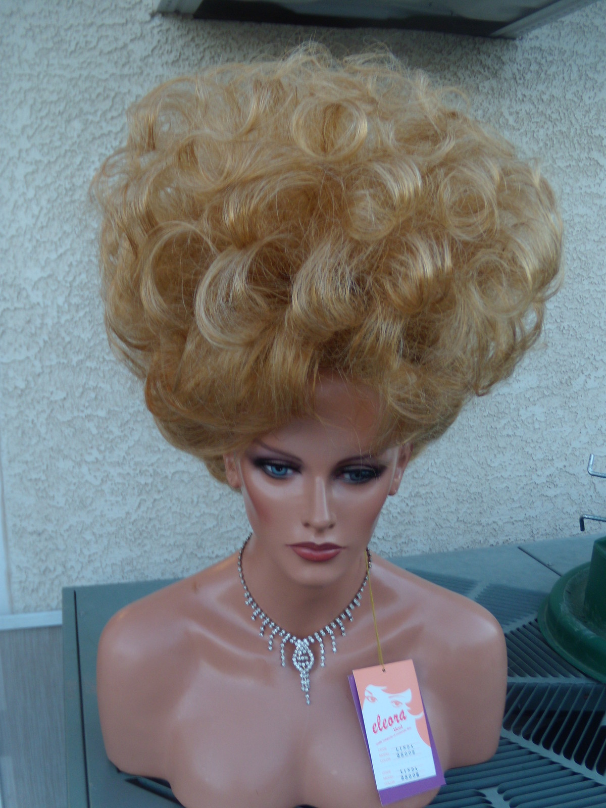 SIN CITY WIGS BIG UPDO SOFT VOLUMINOUS CURLS FLUFFY ELEGANT DRAG QUEEN SEXY HOT