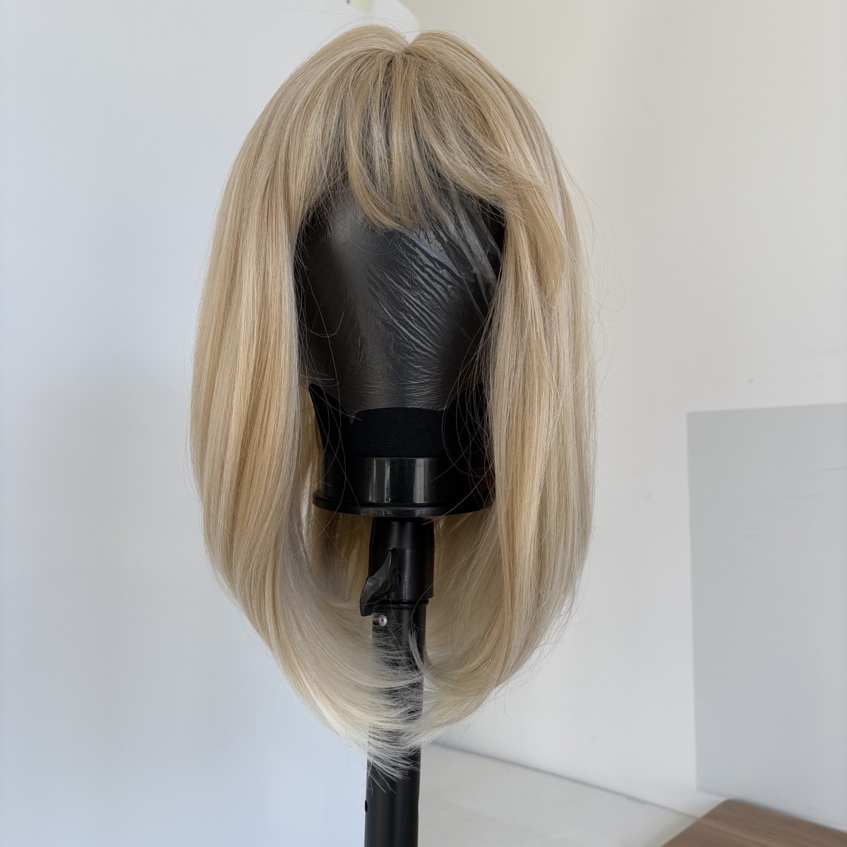 Straight Heat Resistant Synthetic Hair Gradient blonde Dress Up Wig With Bangs