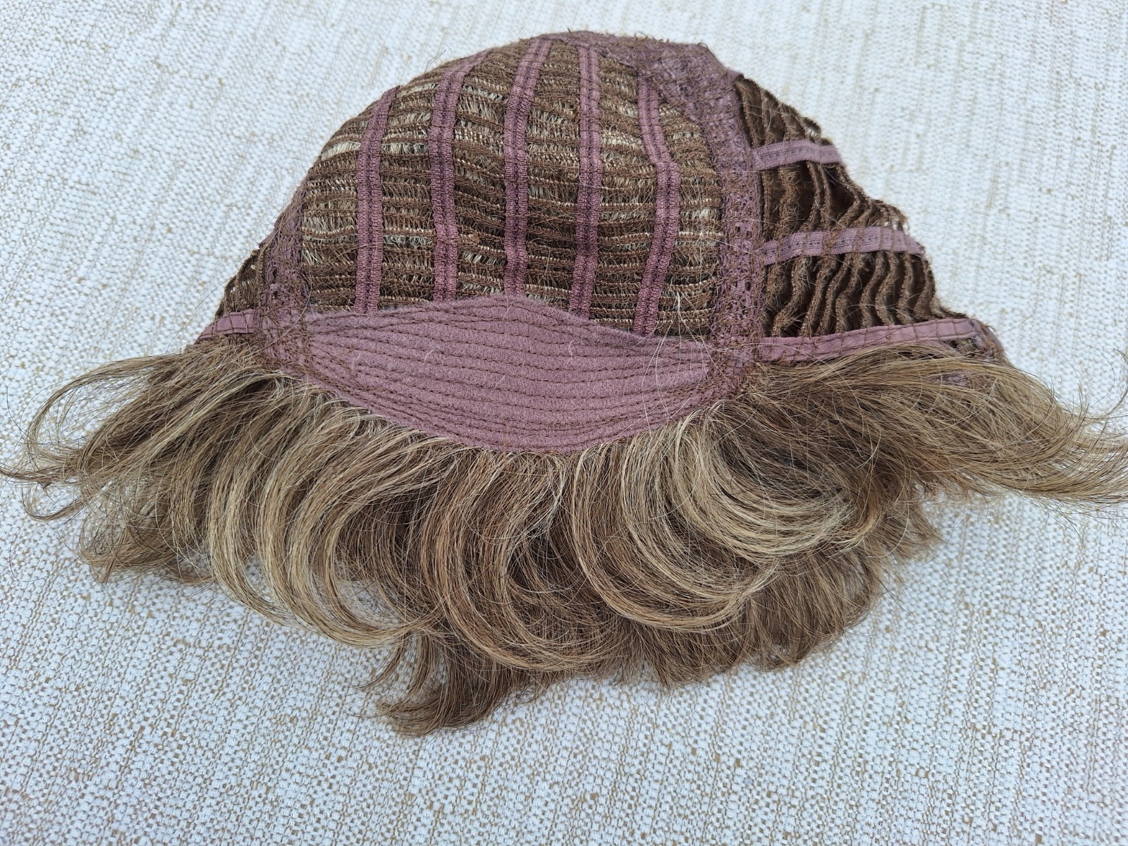 RAQUEL WELCH Short Wig Memory Cap Kanekalon Vibralite Dk. Blonde / Lt. Brown