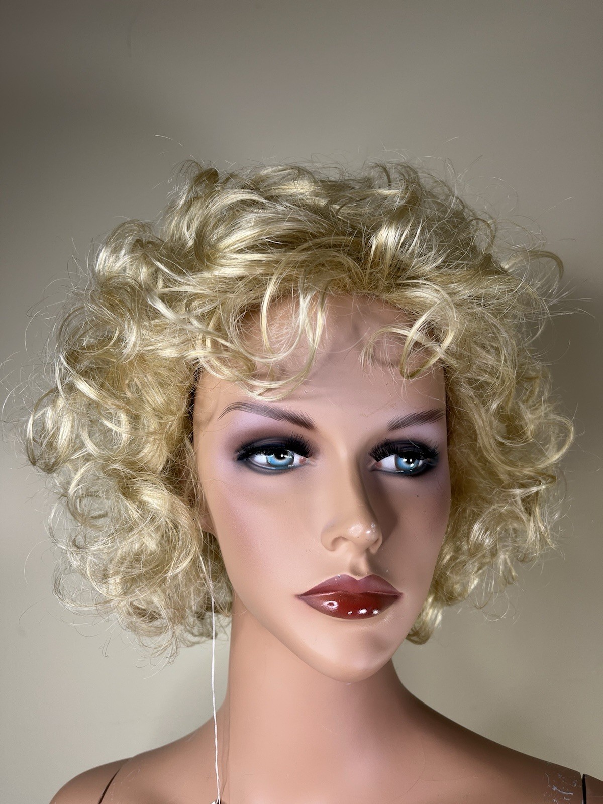 Vintage Eva Gabor “Now N’ Again” Curly Blonde Synthetic Wig Size Average