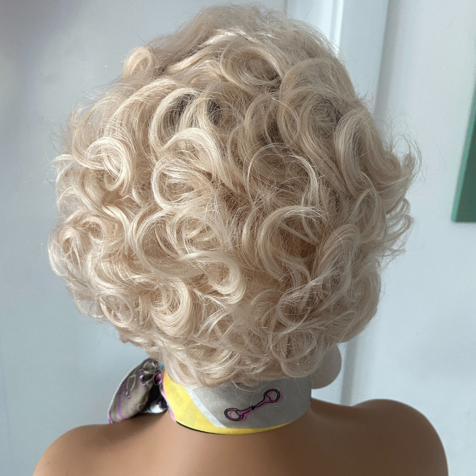 Short Curky Rooted Pale Blonde Mix Synthetic Hair Wigs Women Soft Natural Daily