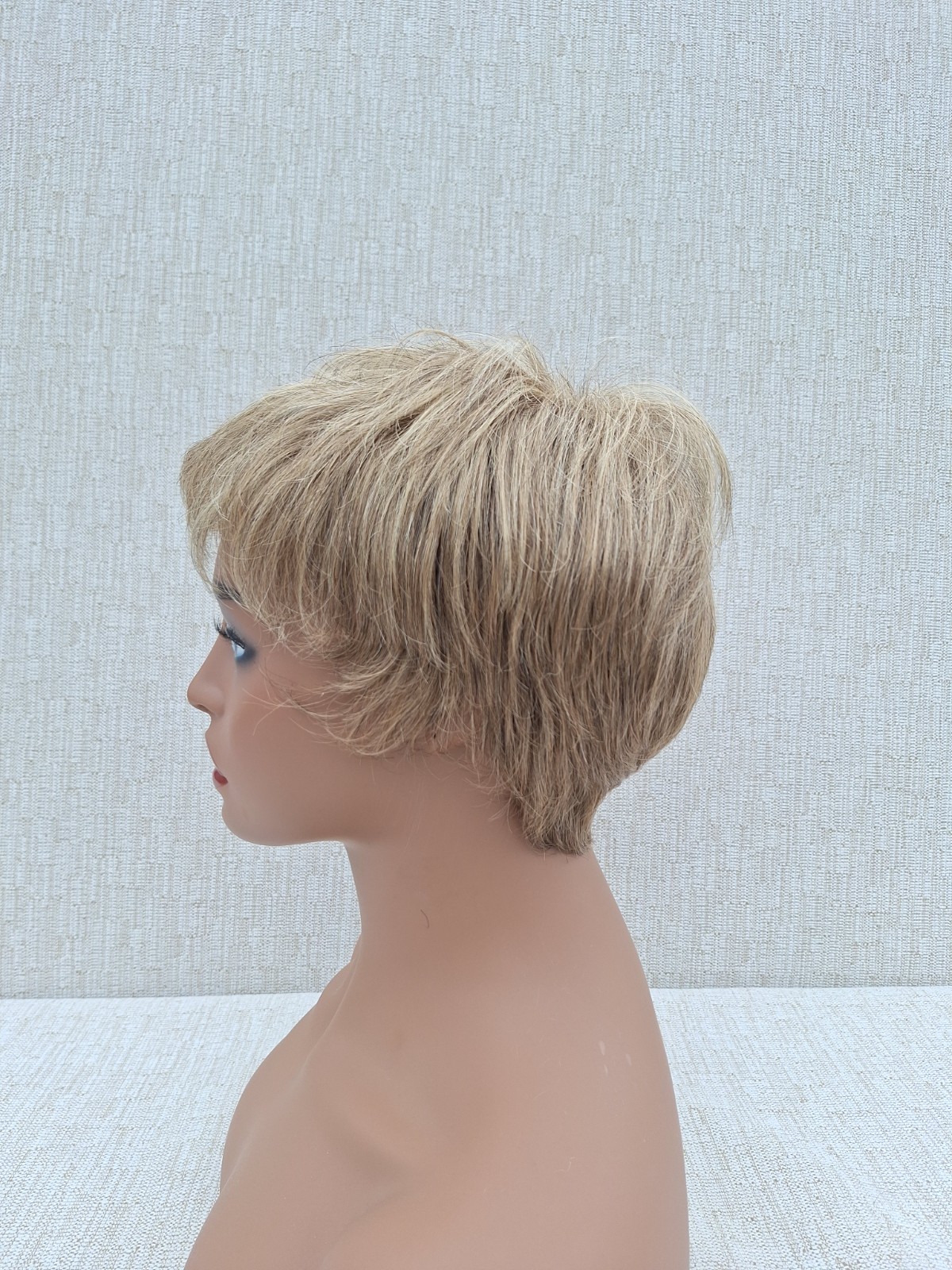 RAQUEL WELCH Short Wig Memory Cap Kanekalon Vibralite Dk. Blonde / Lt. Brown