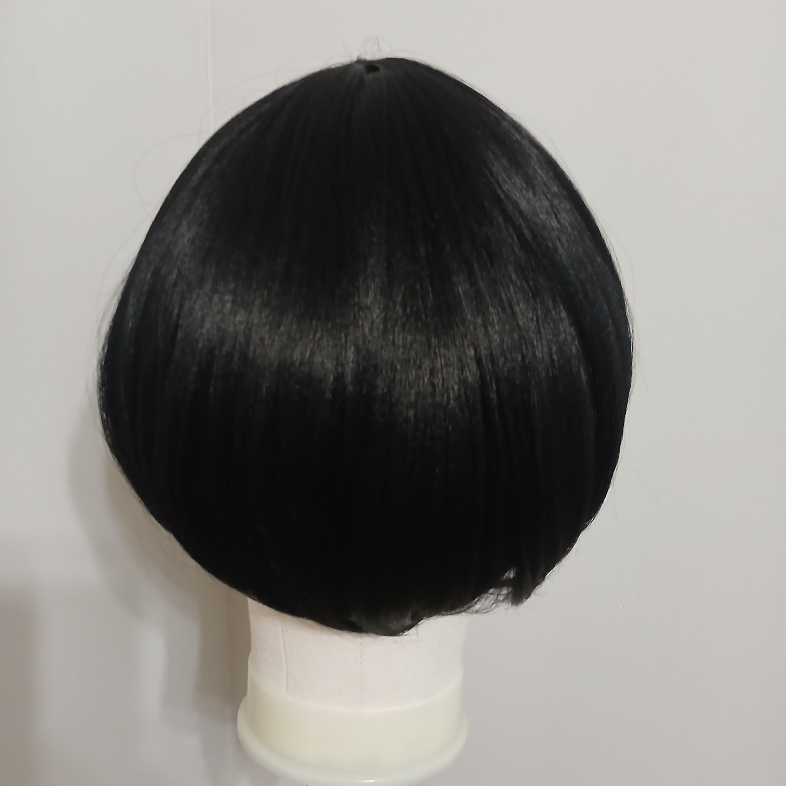 ToyoTress 8 Inch Blunt Cut Bob Wig with Bangs 1B #30 Black Peek-A-Boo Light Yaki