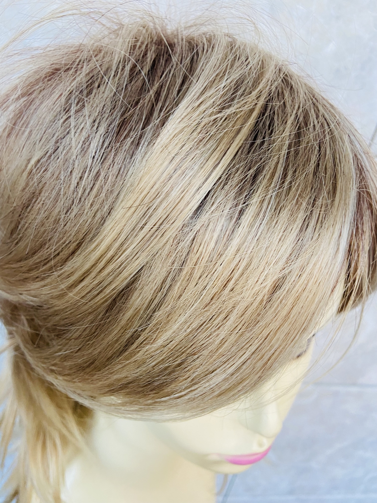 Medium Length Blonde Mix Straight Synthetic Hair Wigs Super Soft Natural Fashion