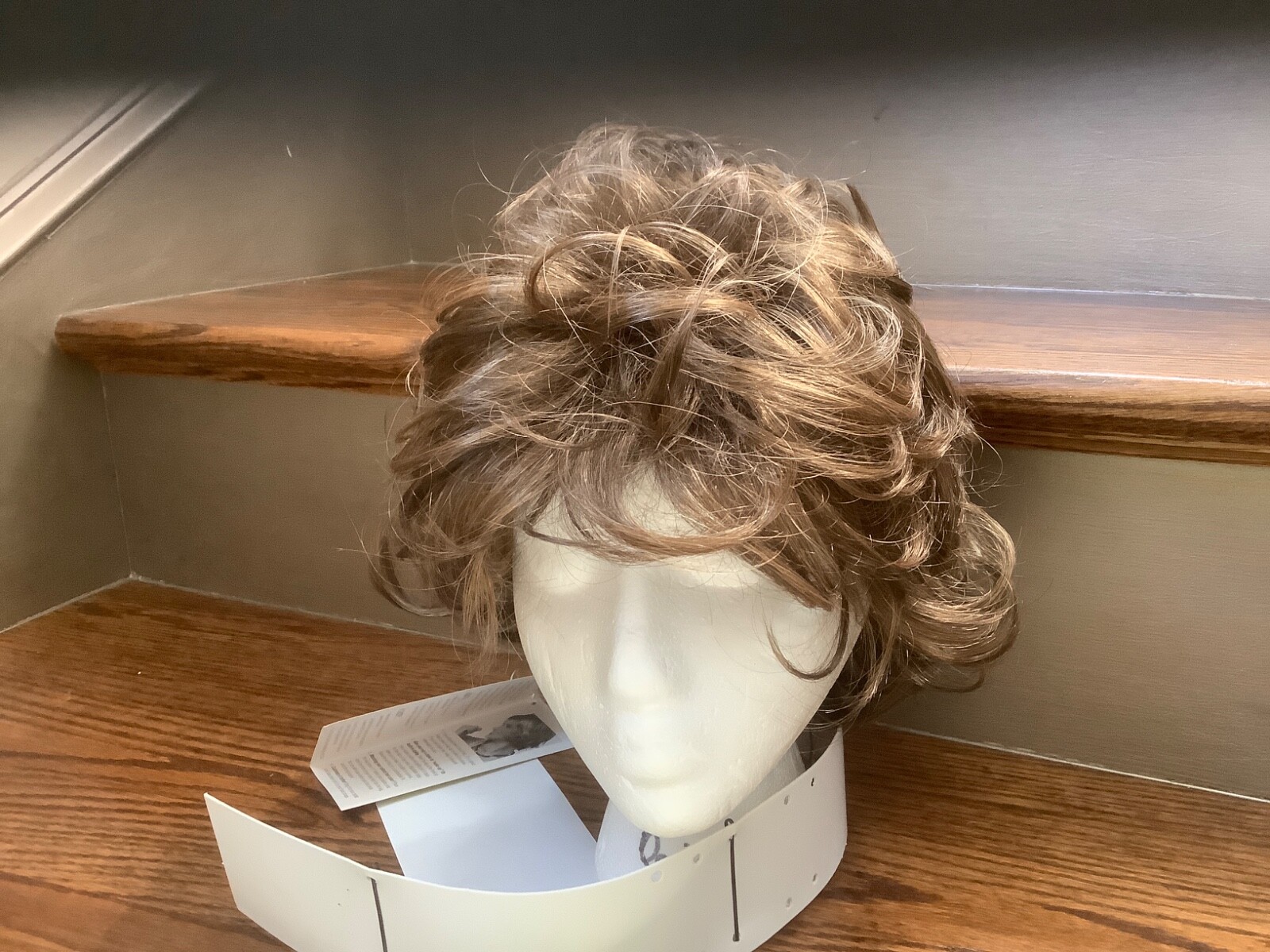 Wig Shop Women’s Style: Julia-A Color: 8/12A M4327 Brown Short Sassy Wavy NWT