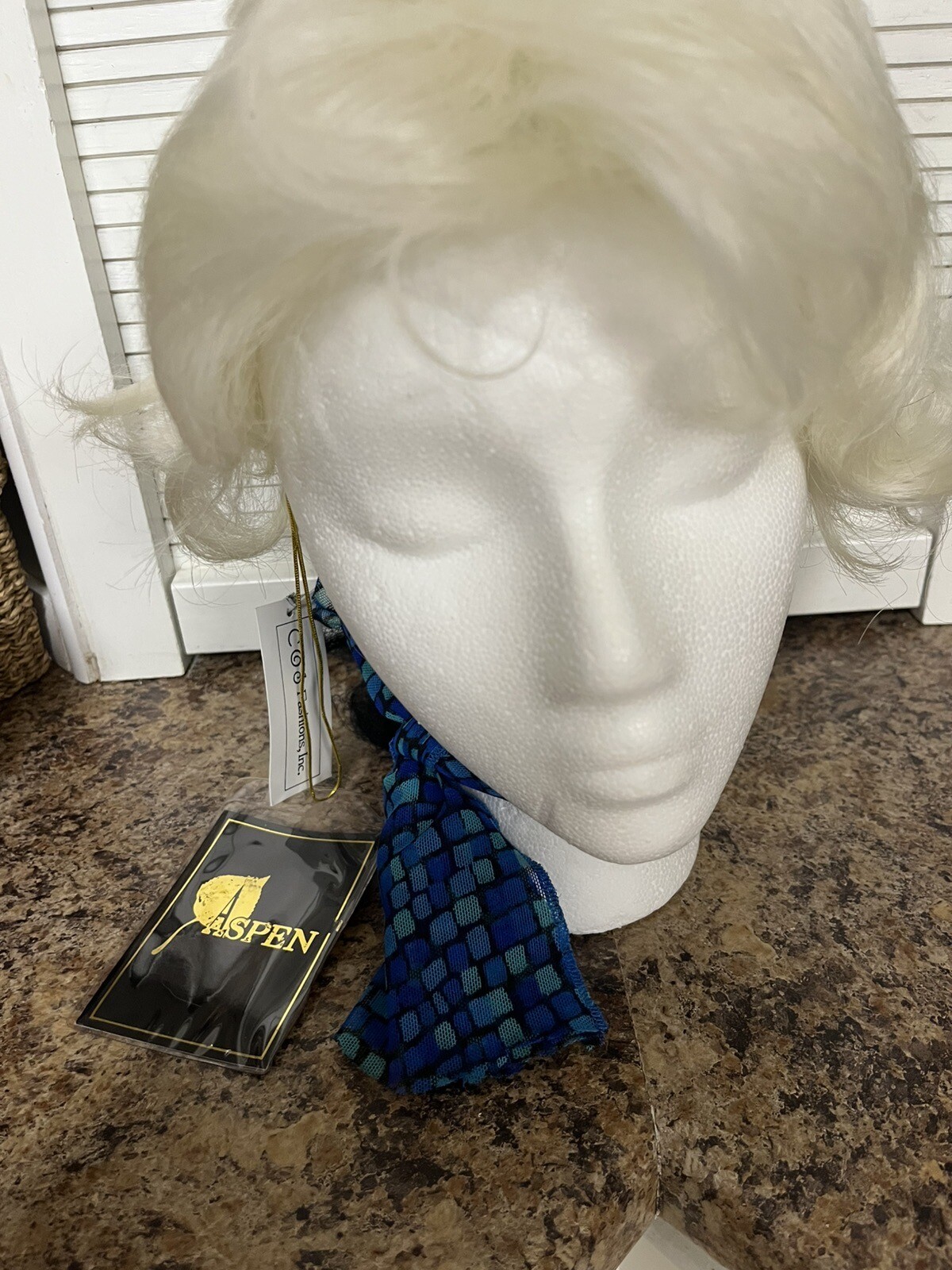 Aspen Wig Short Curly C- 133 Carolyn Color 60M Pearly White NWT In box