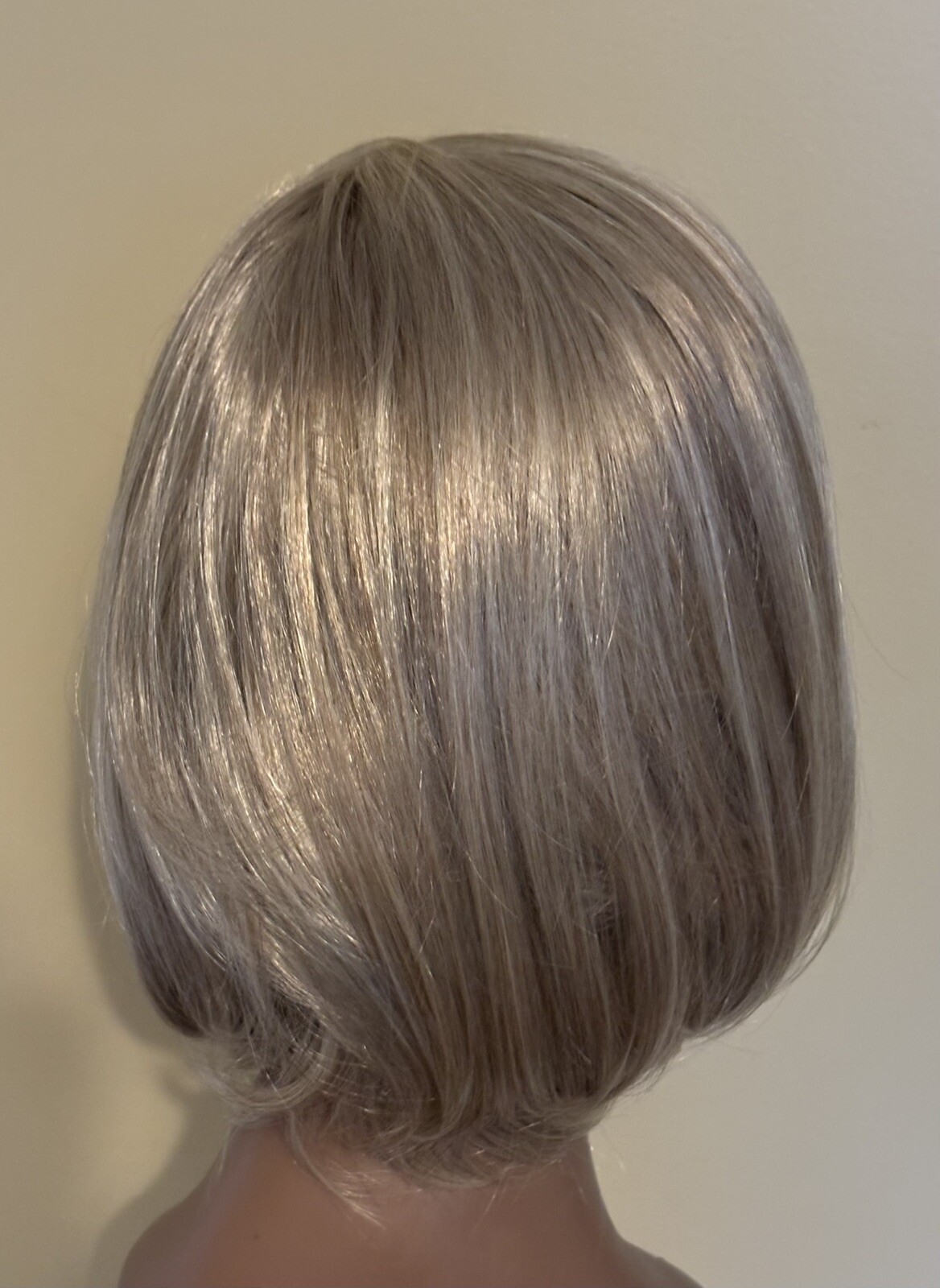 NEW! Wig Shoulder Length Bob Center Skin Part Blond Size Average 10-22