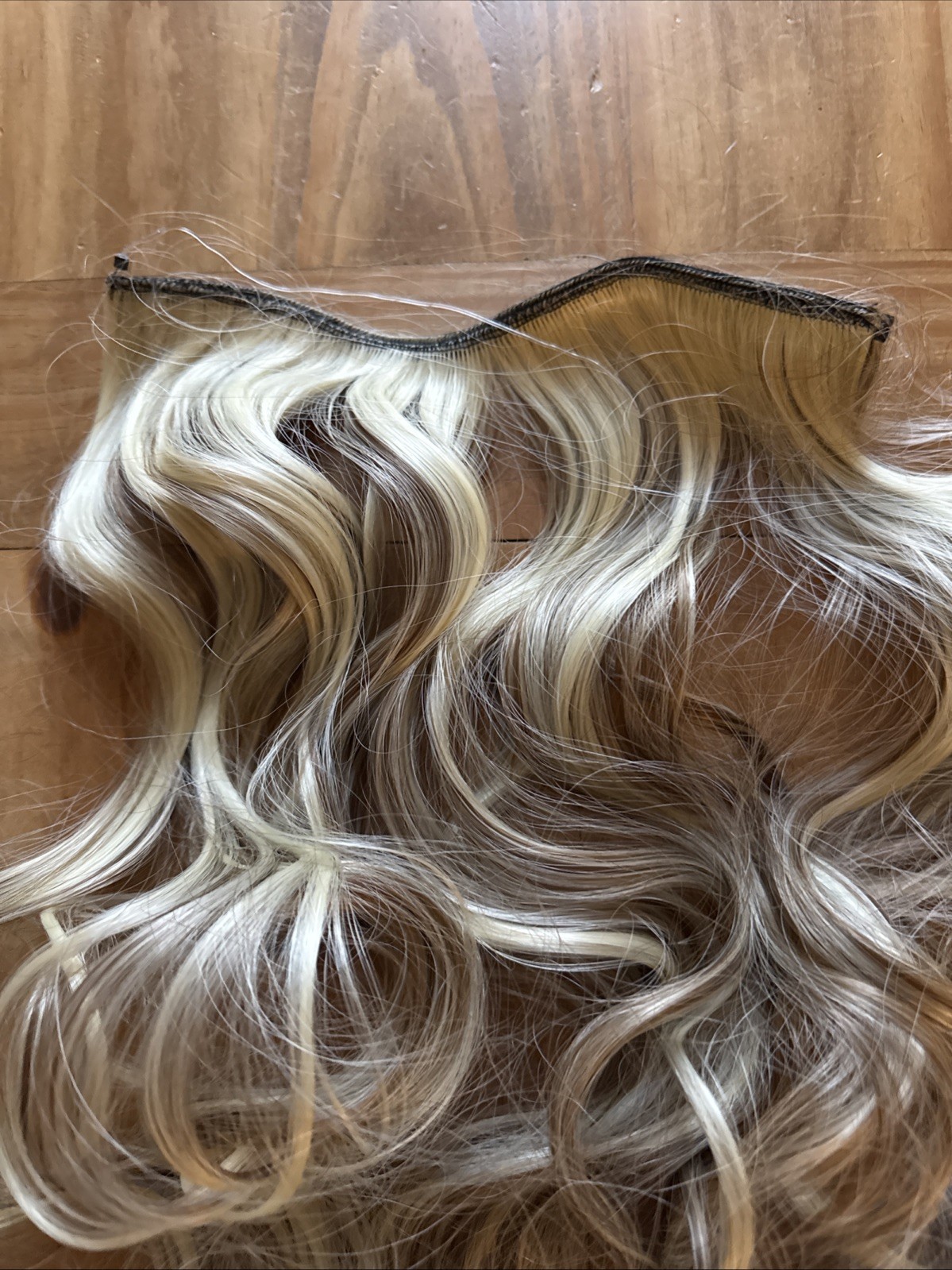 synthetic hair Halo Ash Blonde Light Blonde 22” Very Soft 525