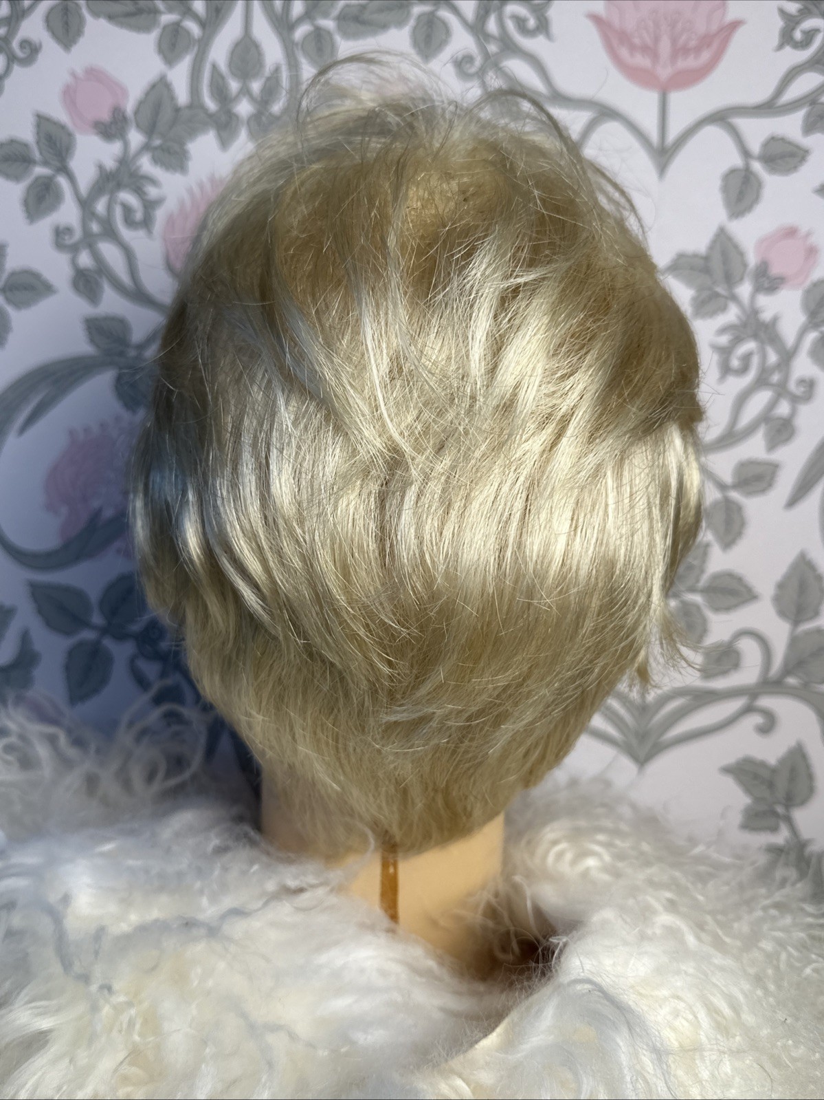 Vintage Aspen Wig Platinum Blonde Short Shag Hair Synthetic