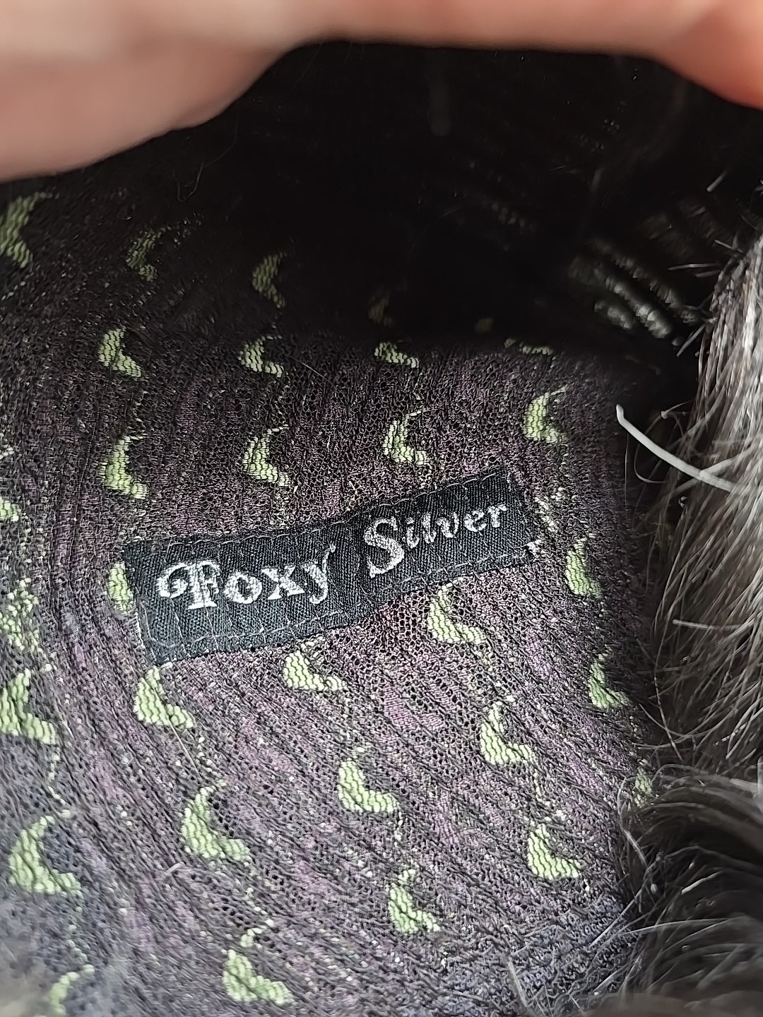 Foxy Silver Wig Razor Cut Shag Japanese Made In Indonesia Misung Modacrylic Gray