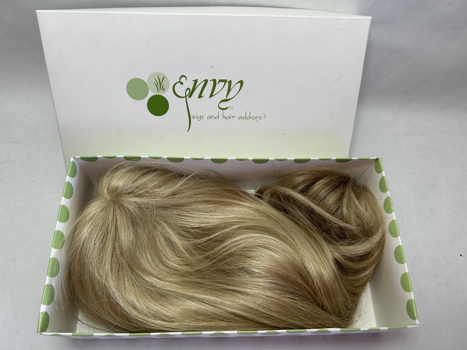 ENVY BELINDA – Medium Blond Wig Lace Front +Lace Part