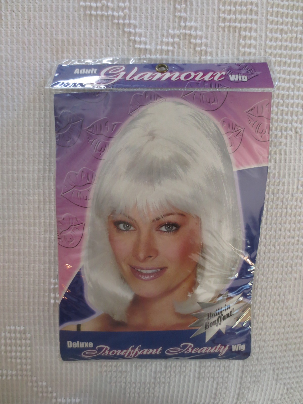Adult GLAMOUR Deluxe BOUFFANT BEAUTY WHITE WIG – Appears unused