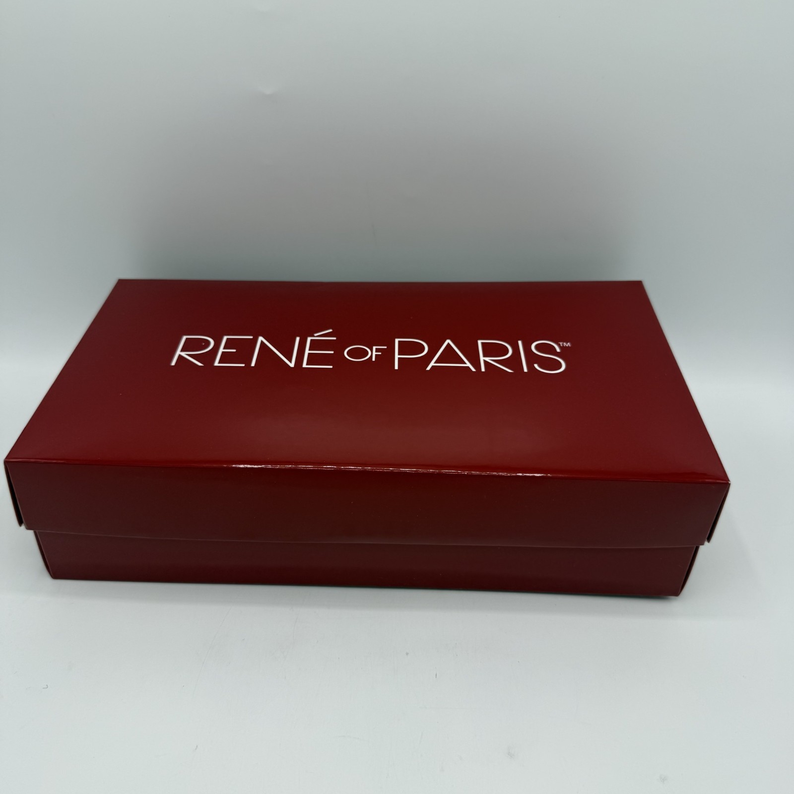 Rene of Paris “Gia” Synthetic Wig Coffee Latte Color Model 2359 – NIB