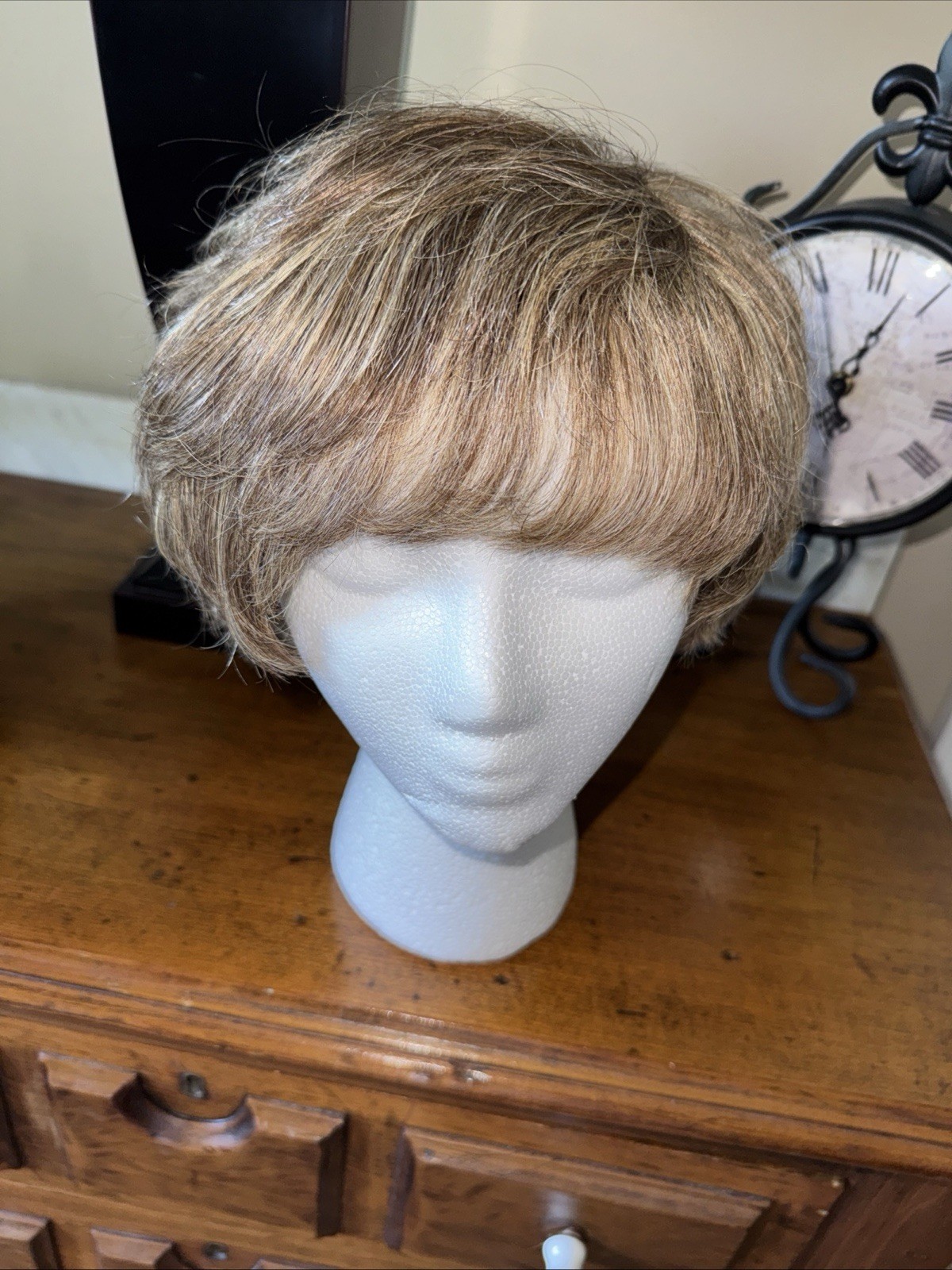 100% Human Hair Wig Light Brown Blond Highlights – Adjustable Tabs – Indonesia