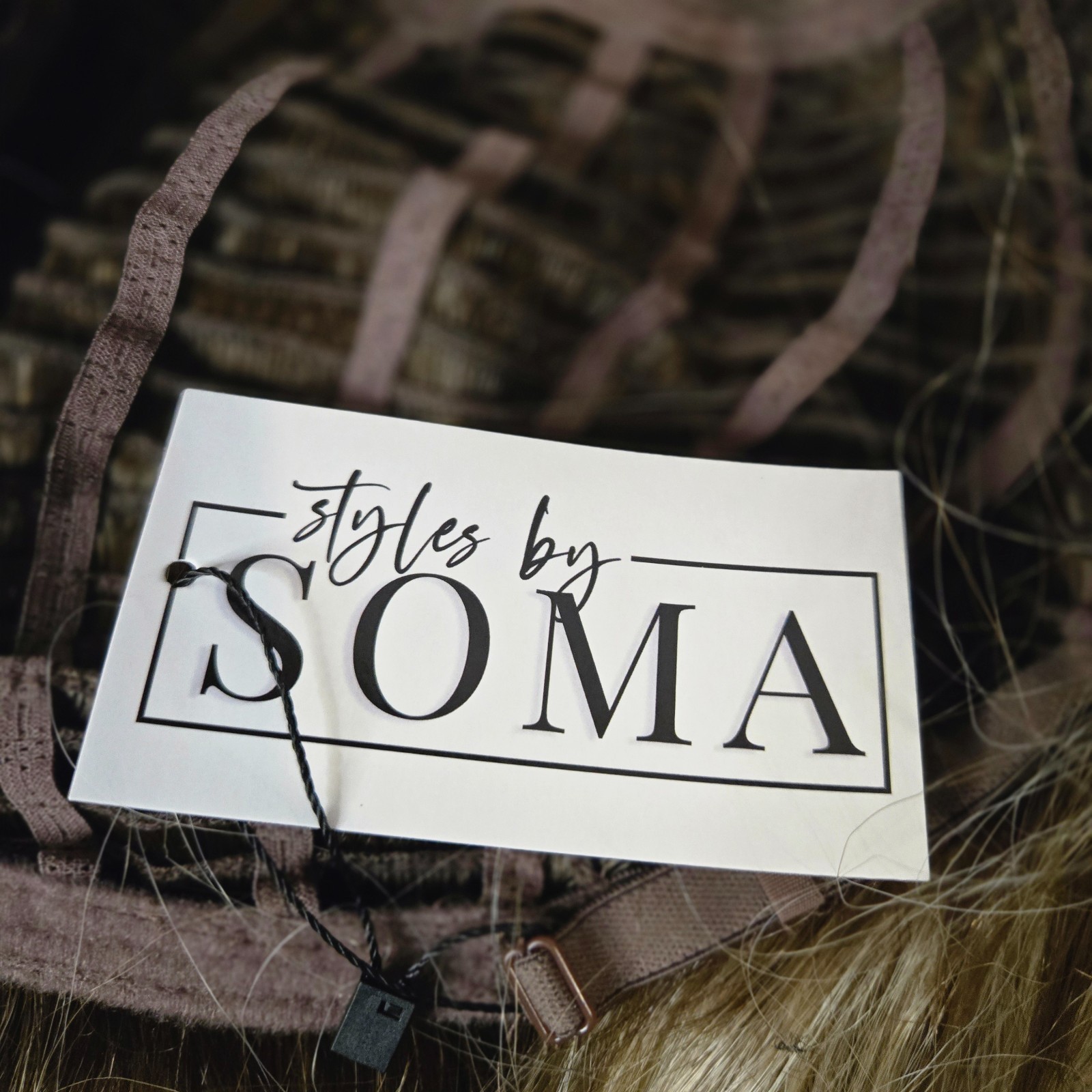 Styles by Soma SBS Synthetic Wig Outstanding Ovation Frosted Blonde New Open Box
