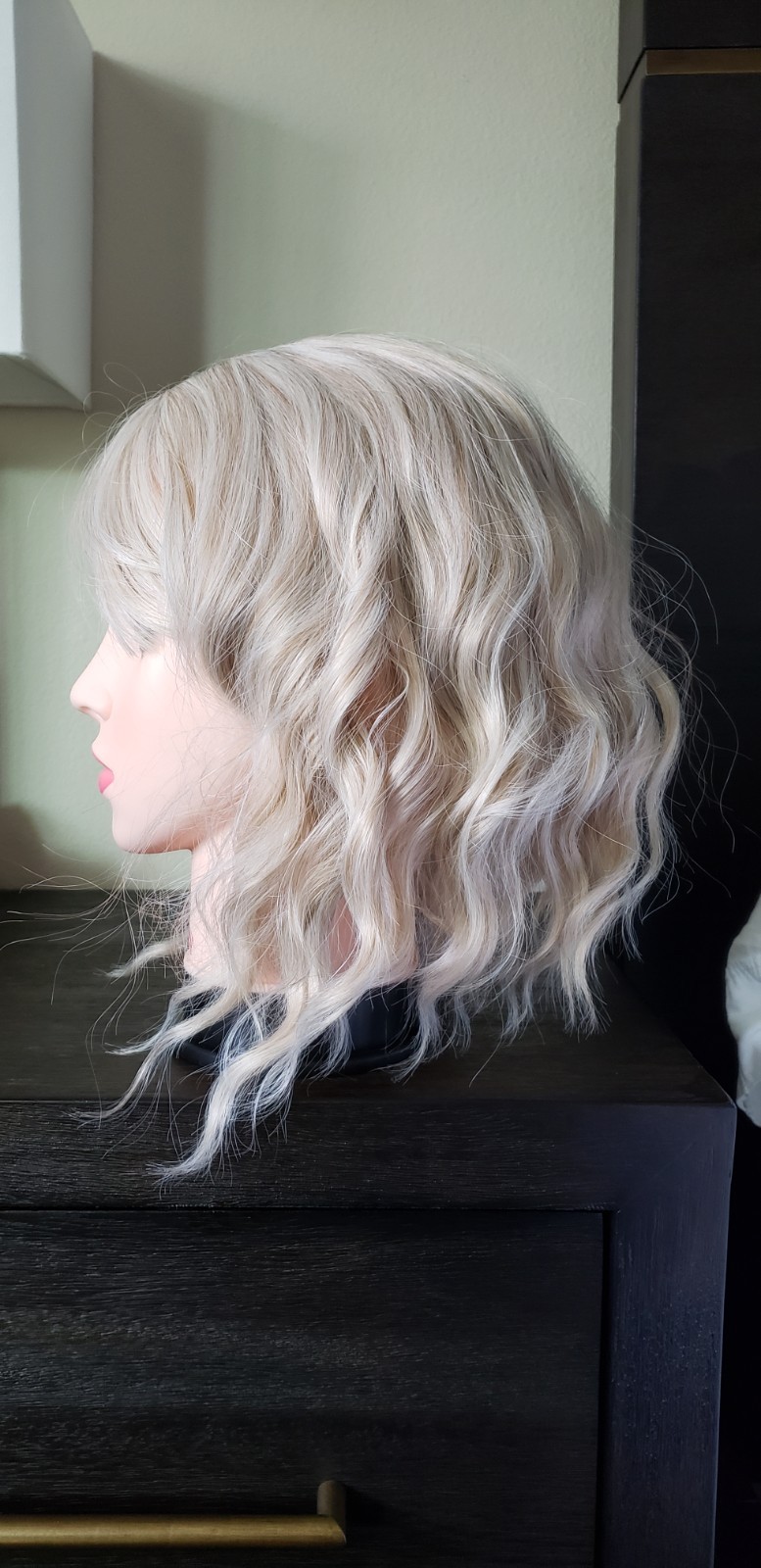 Women’s Platinum Blonde Wavy Bob Wig, Synthetic Crossdresser & LovedoII Acessory