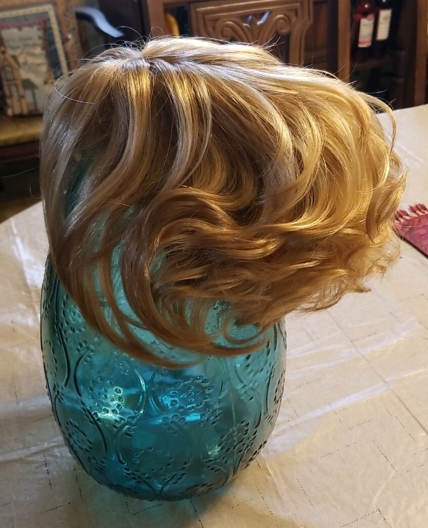 BOBBI BOSS WIG MIDWAY NON FLAMMABLE JAPANESE ORIGIN INDONESIA SASSIE BLONDE WIG