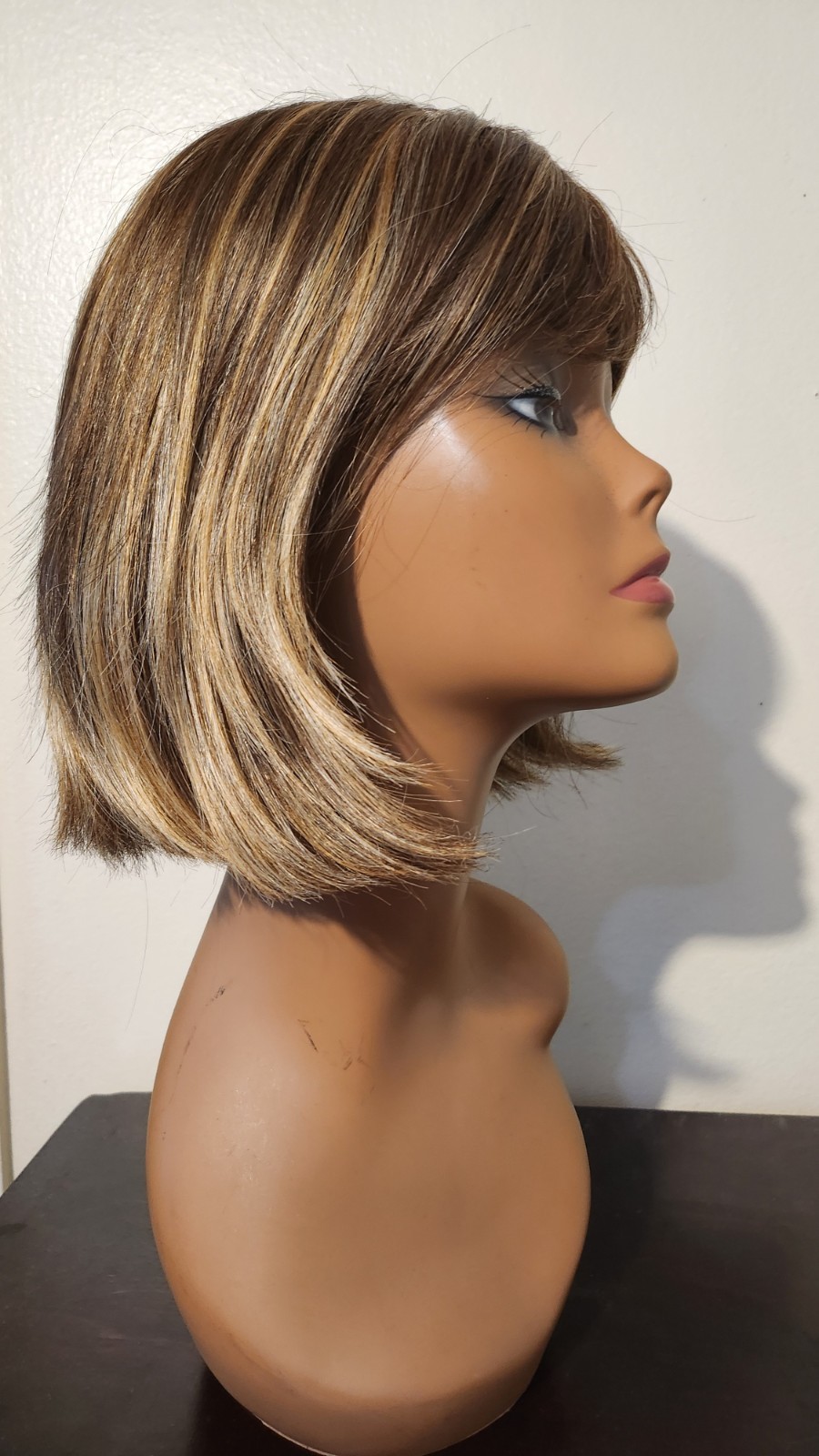 Tony of Beverly Elura Wig Golden Brown Blonde Bob 10in Synthetic Layered