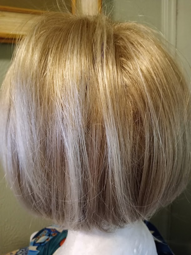 Estetica R25LF123 A-Line Bob Golden Blonde Wig w/ Stretch cap (68)