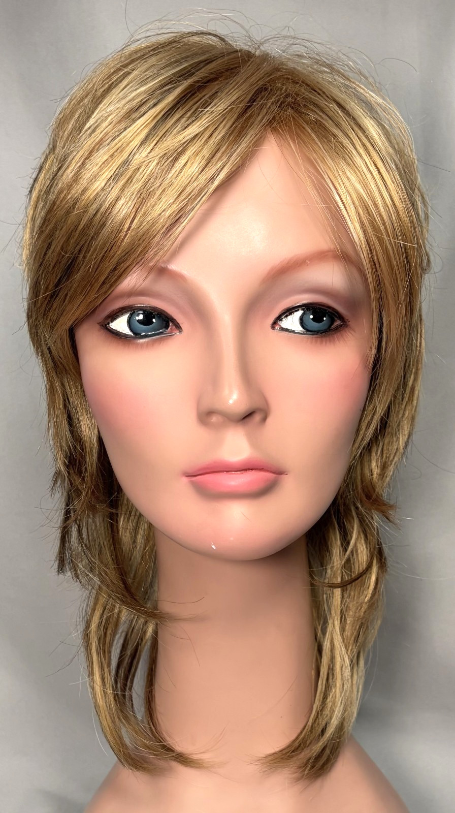 Shag – Alex 2358 Rene of Paris synthetic wig Color Butter Pecan NWT display