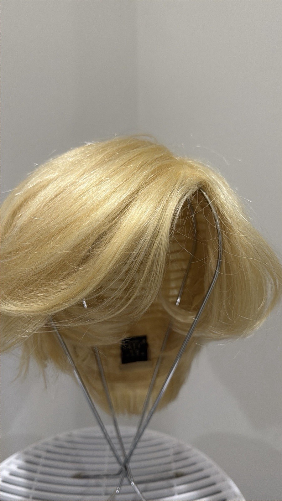 Short Layered Blonde Synthetic Wig Modacrylic Fiber – Natural Rooted Look