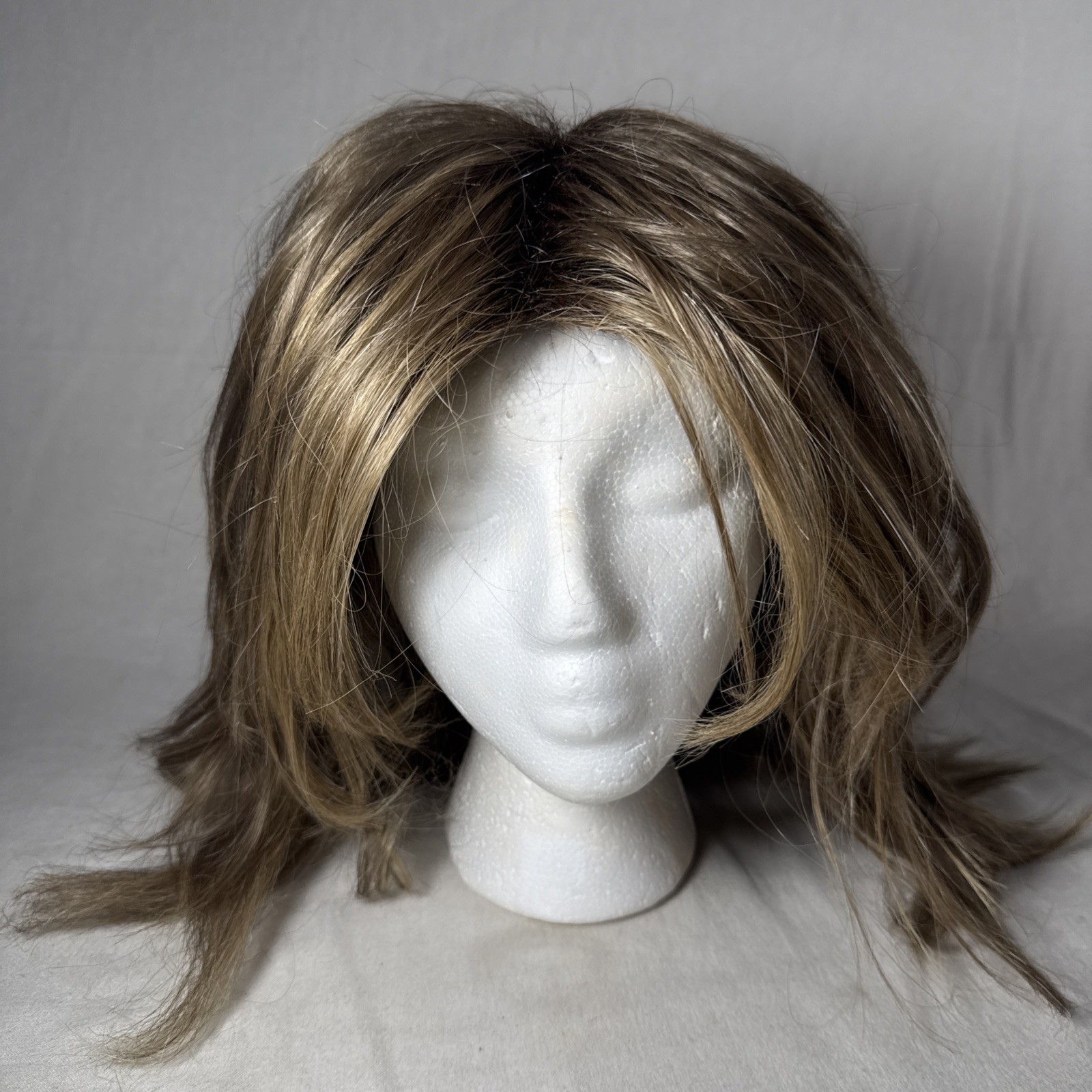 Godiva’s Secret Wigs SHOULDER LENGTH DARK BLONDE LIGHT BROWN BLEND HIGHLIGHTS