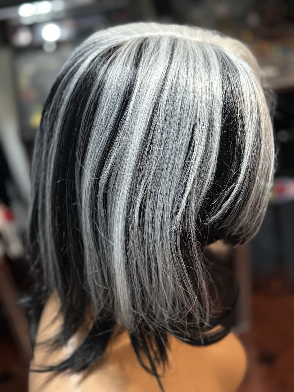 SPIRIT HALLOWEEN CRUELLA WIG Black & White Glam Costume Hair