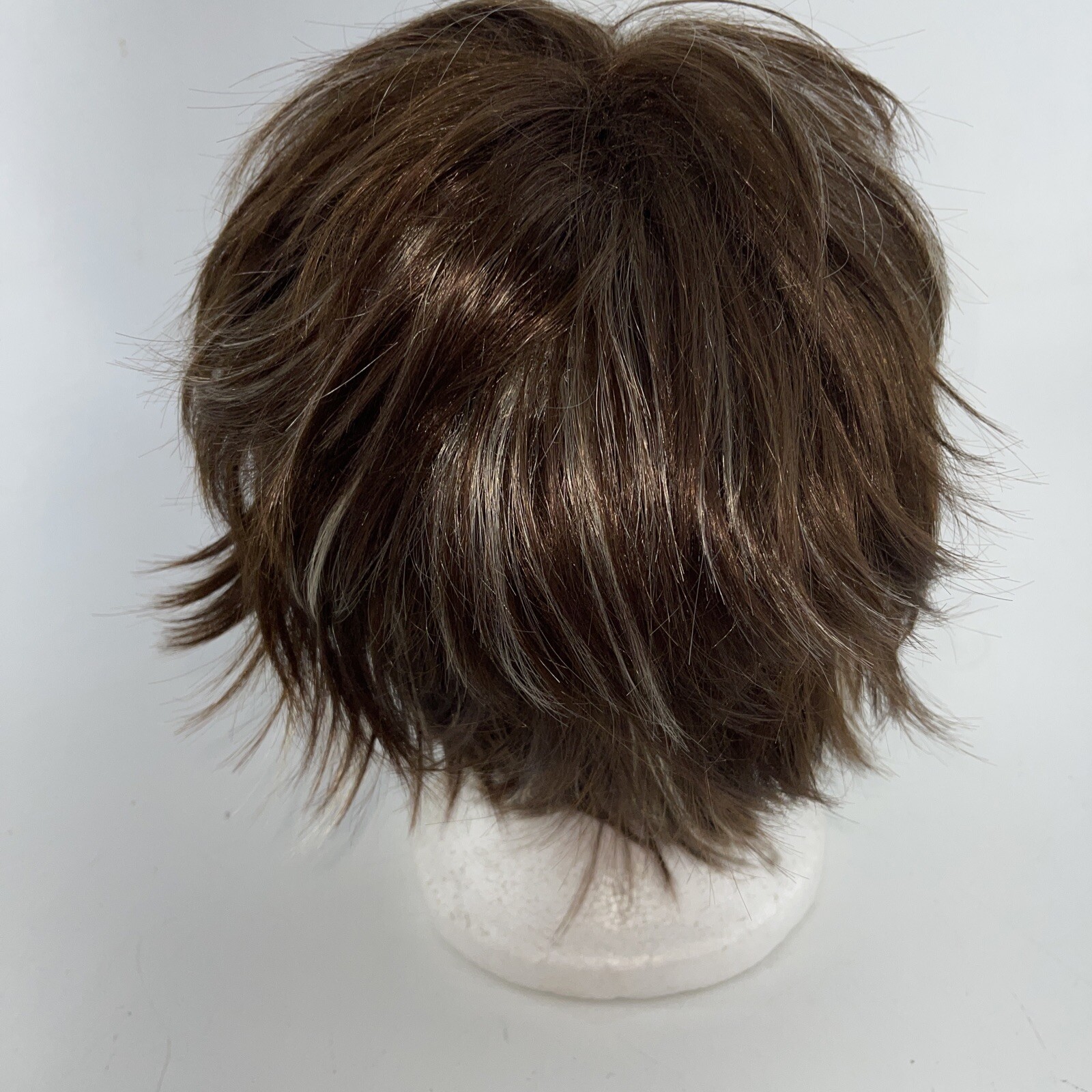 Wiginway Lady Woman Brown #10/11 Wig Short Layered Straight