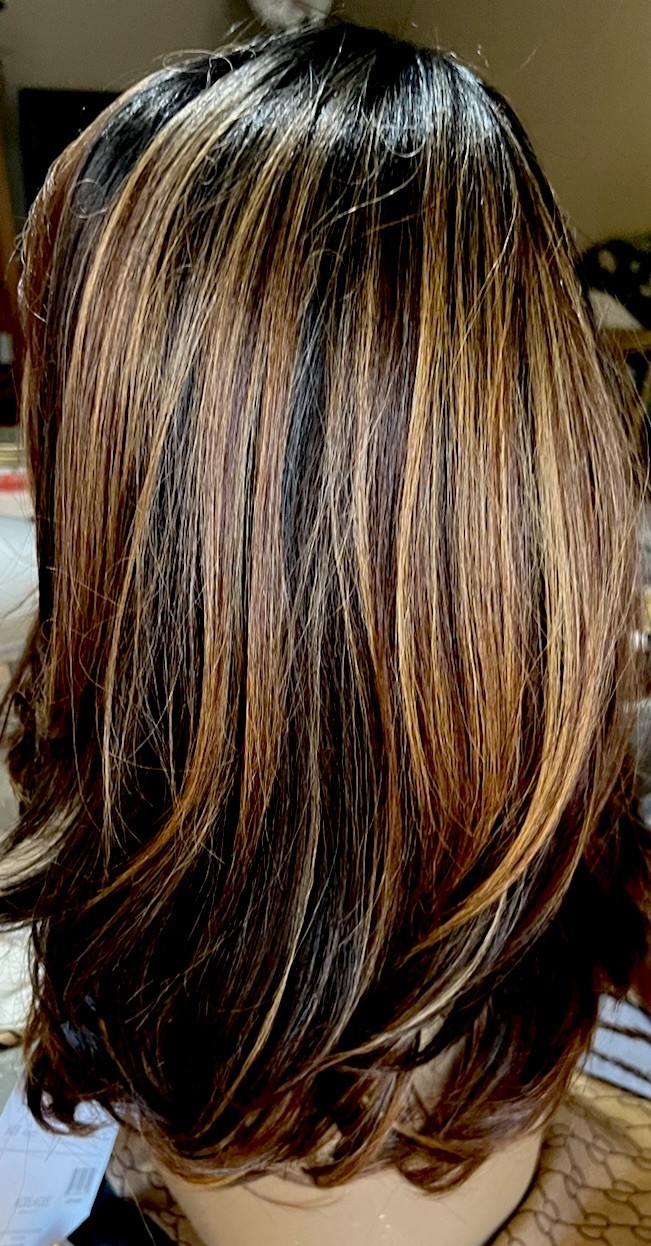 100% SYNTHETIC LACE FRONT WIG LAYERED BOB BROWN & GLD MIX COLOR:SOH239 HEAT OK